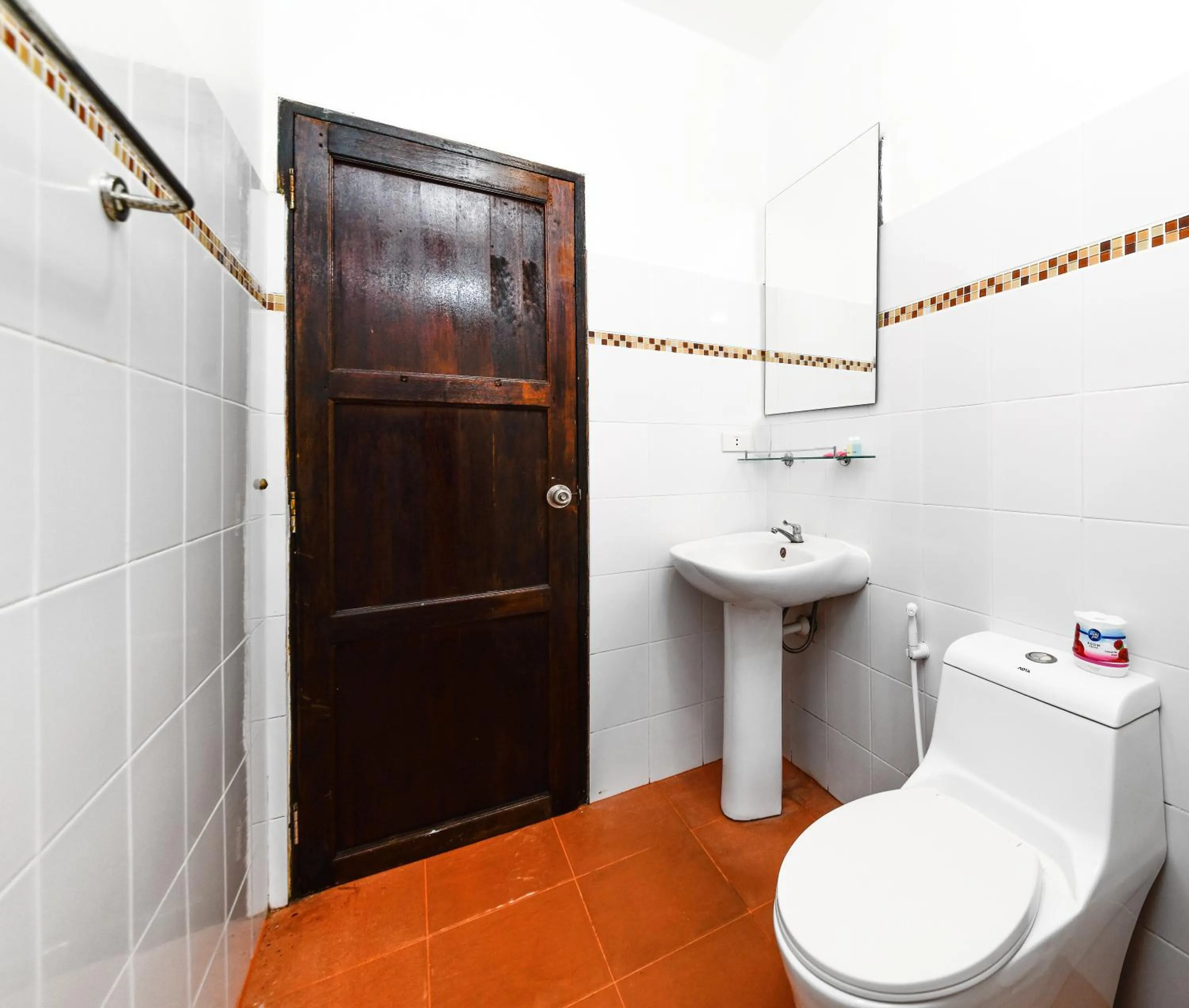 Toilet in Shiralea Backpackers Resort