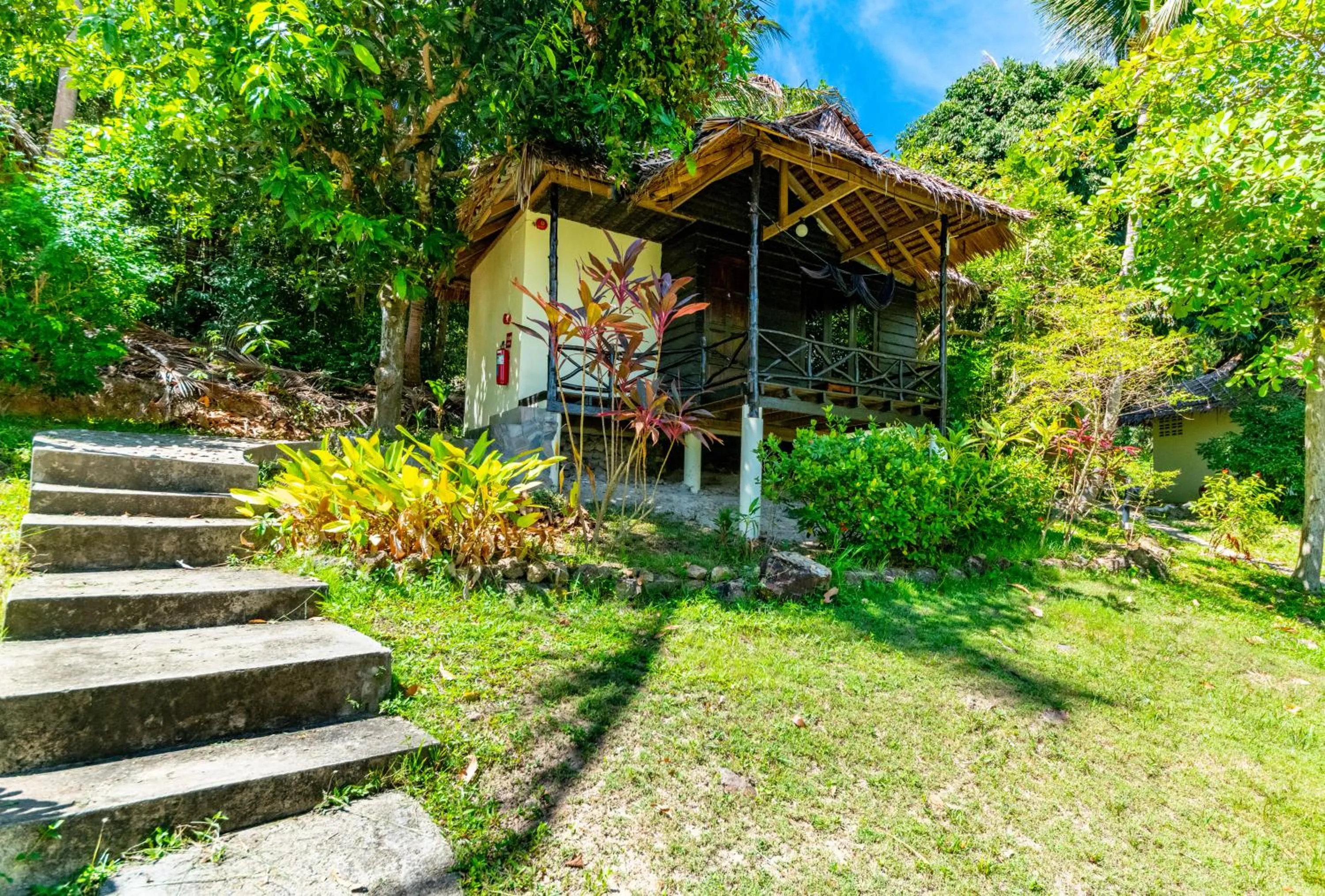 Property building in Shiralea Backpackers Resort