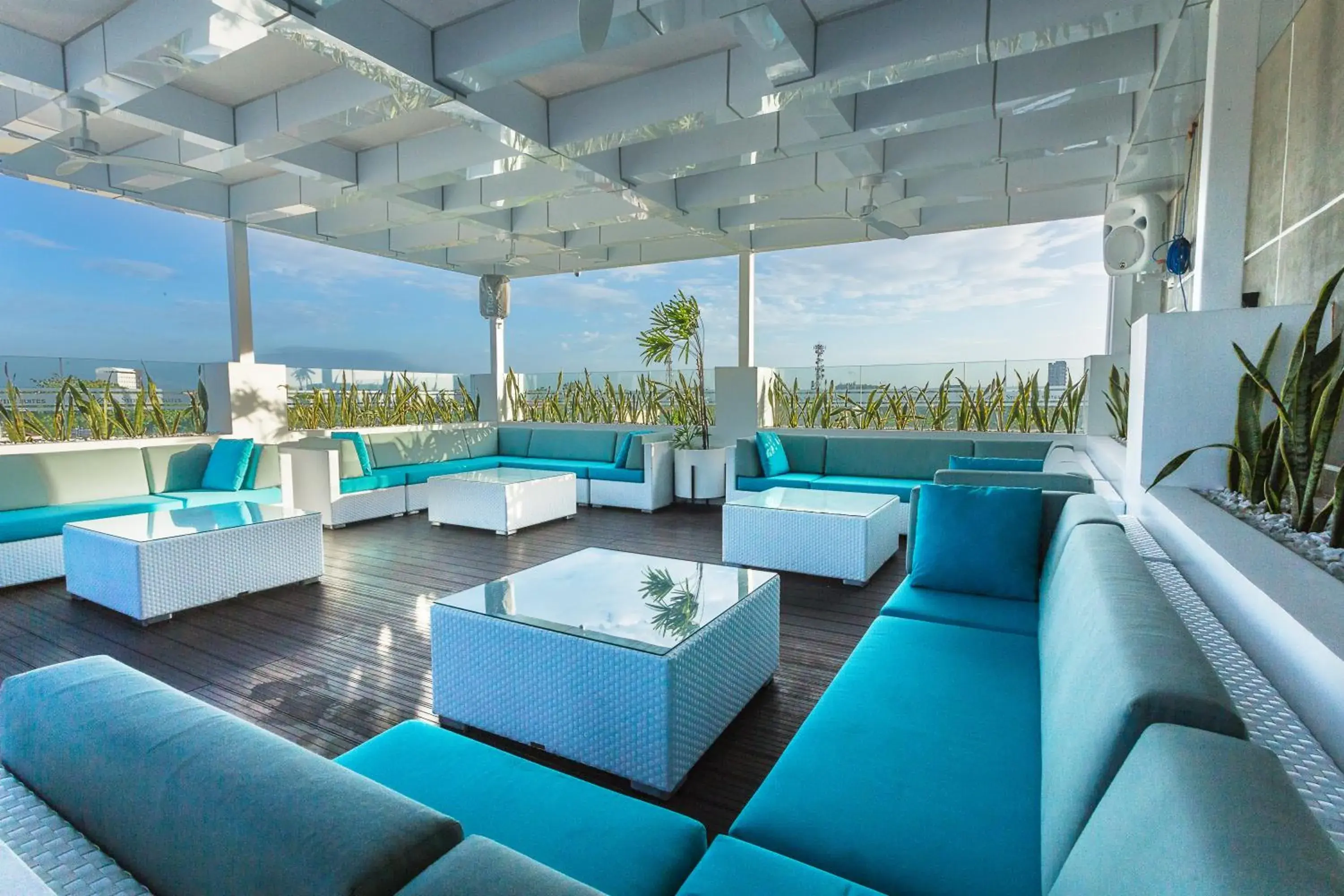 Lounge or bar in Stonehill Suites Lounge or bar in Stonehill Suites