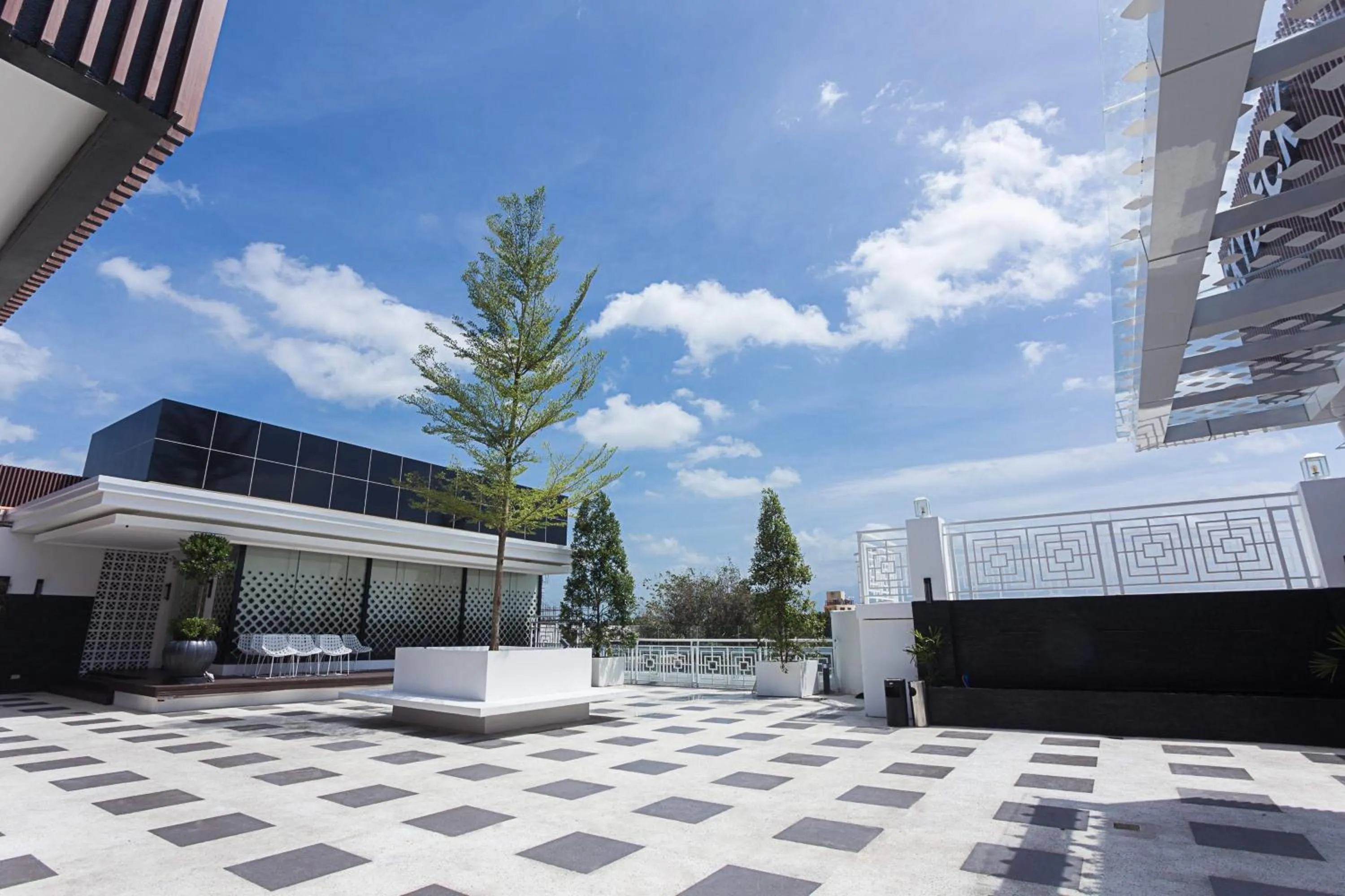 Garden in Stonehill Suites