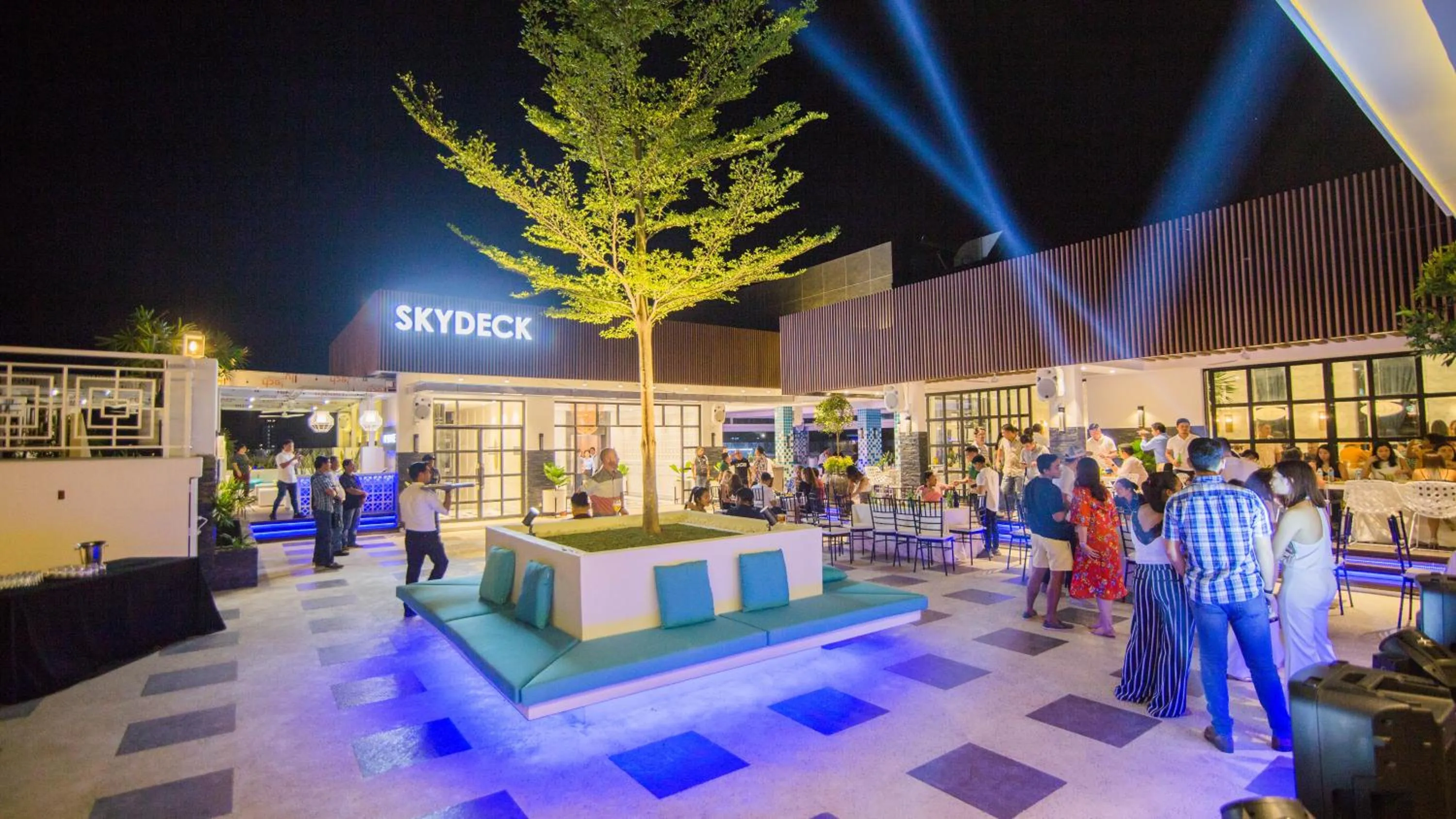 Restaurant/places to eat in Stonehill Suites