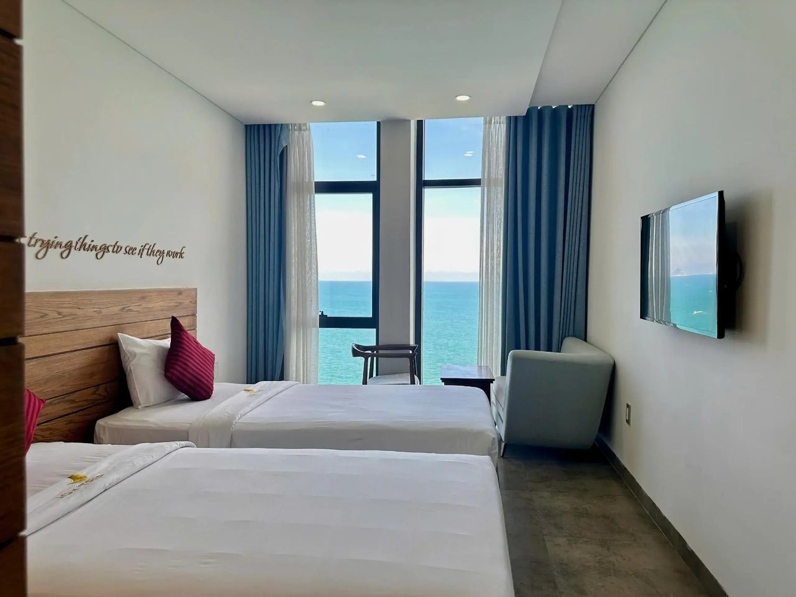 Deluxe Double or Twin Room with Ocean View in Joy Trip Hotel & Spa Nha Trang Deluxe Double or Twin Room with Ocean View in Joy Trip Hotel & Spa Nha Trang