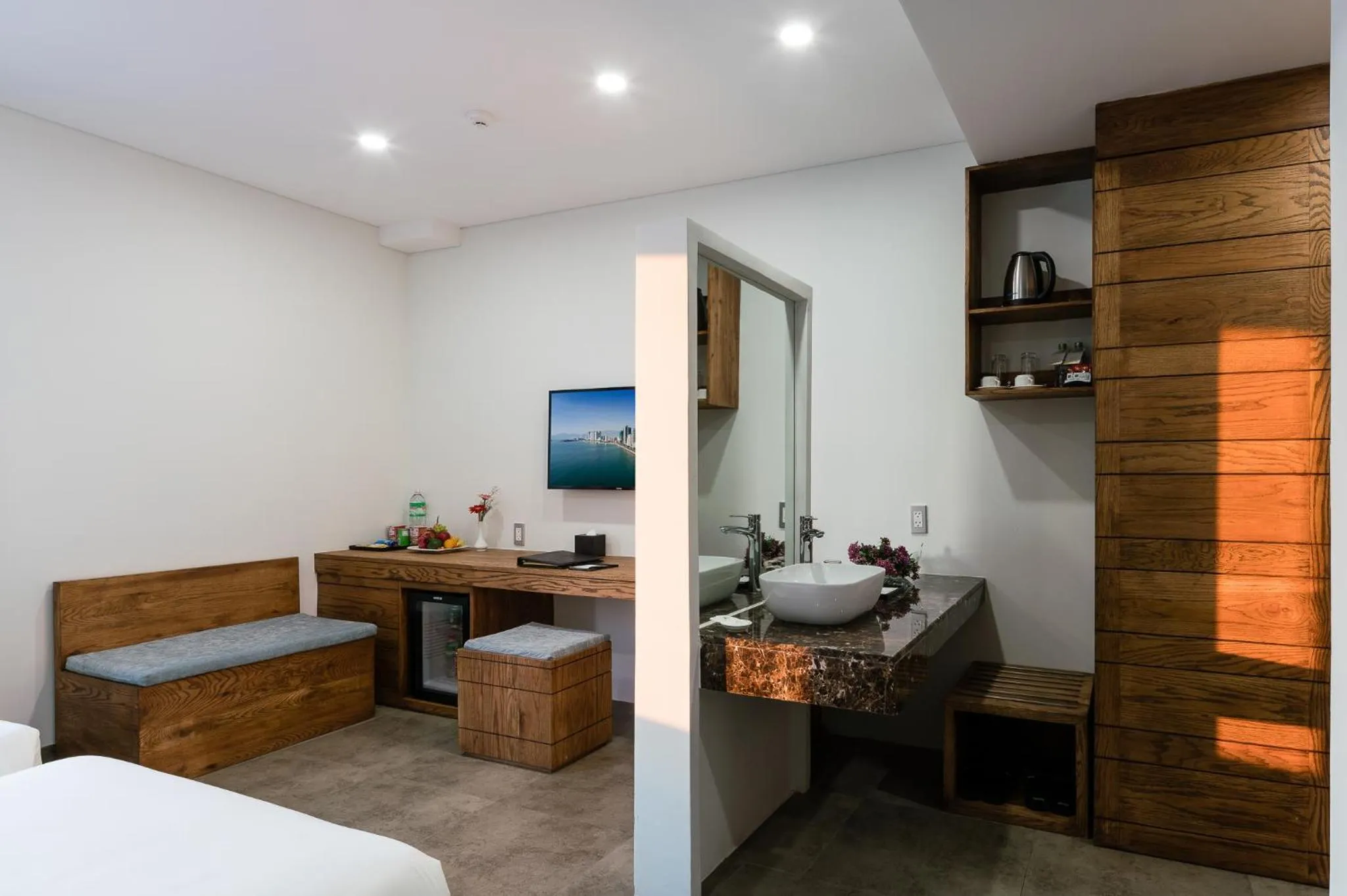 Communal lounge/ TV room, Bed in Joy Trip Hotel & Spa Nha Trang