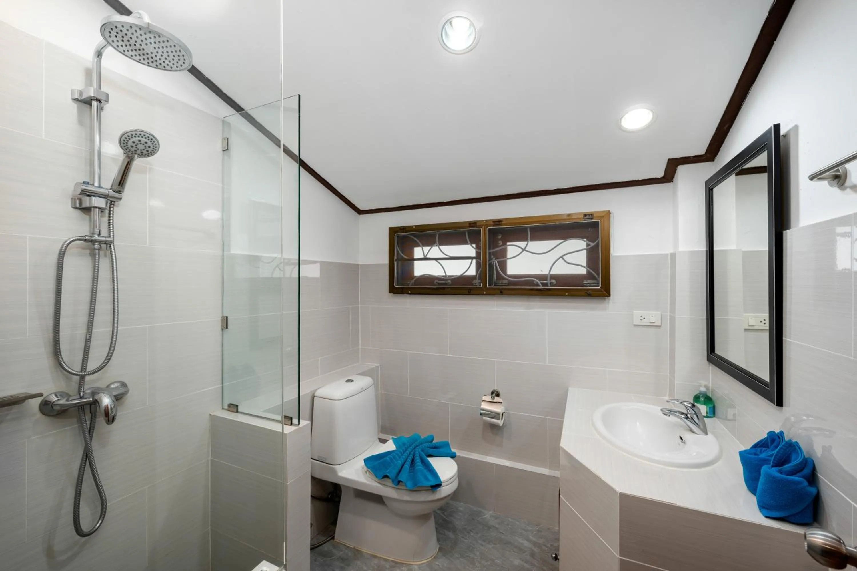 Shower in Chaweng Lakeview Residence