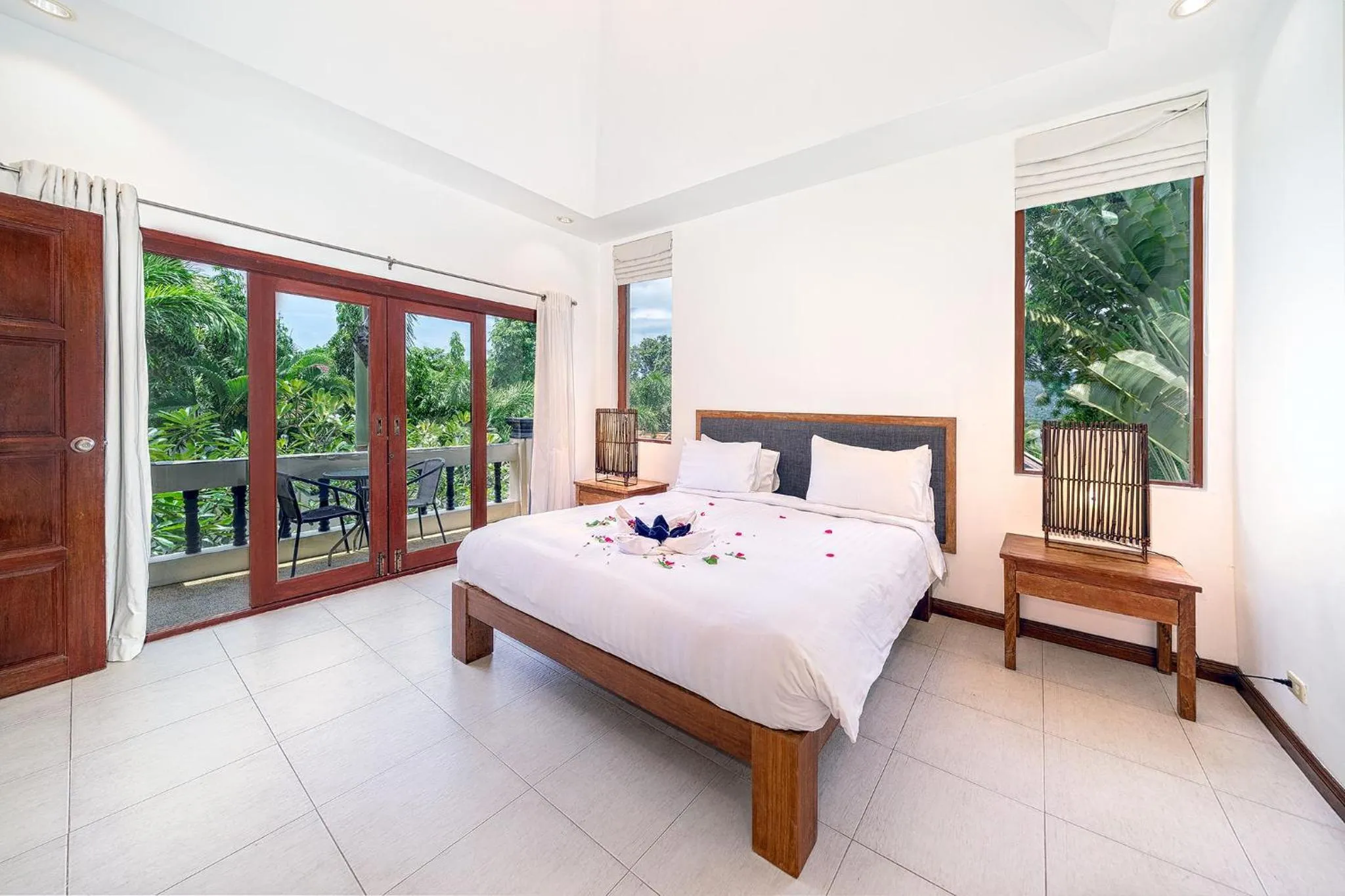 Balcony/Terrace, Bed in Chaweng Lakeview Residence