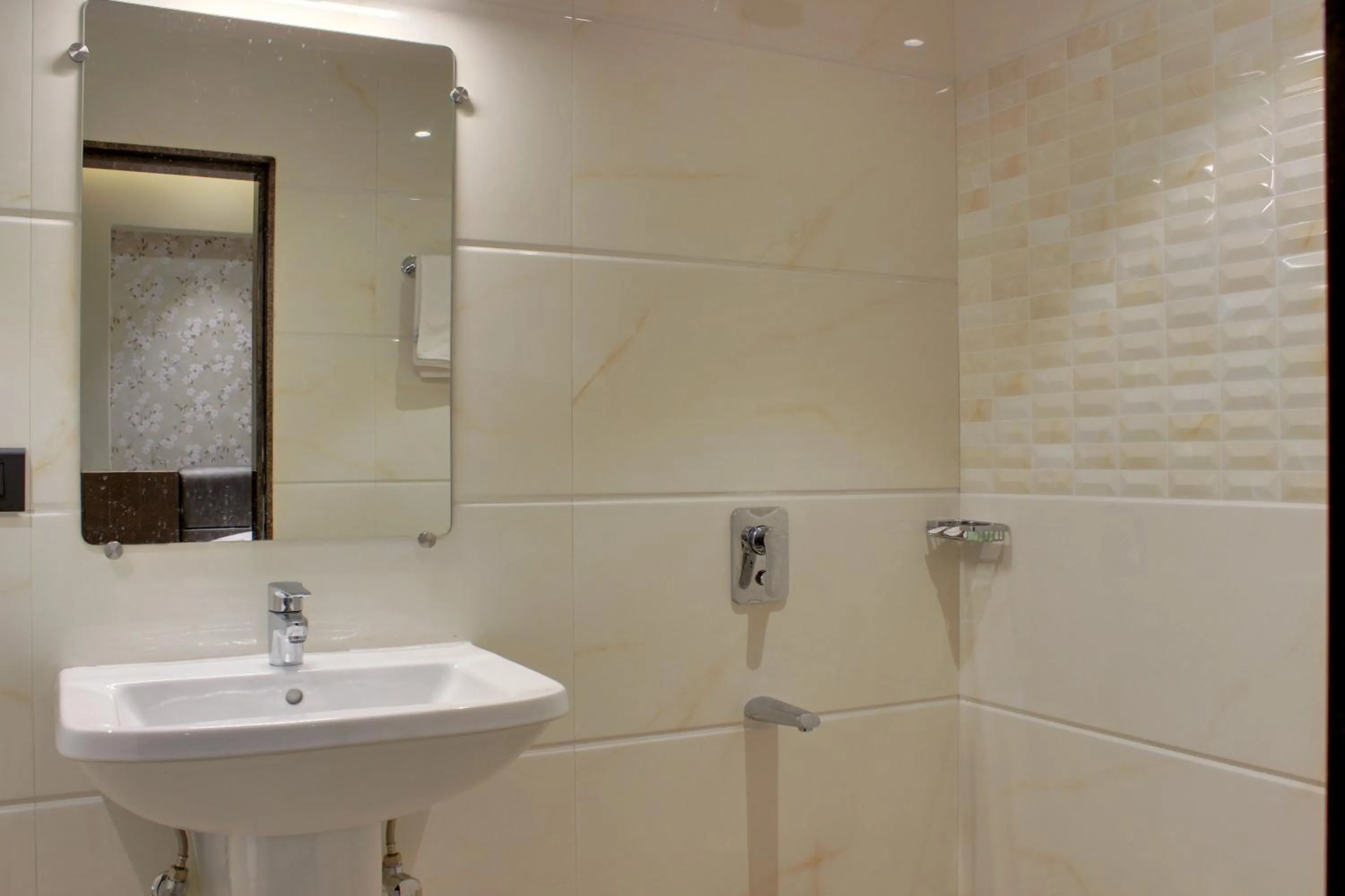 Shower in Regenta Inn Palacio De Goa, Panjim