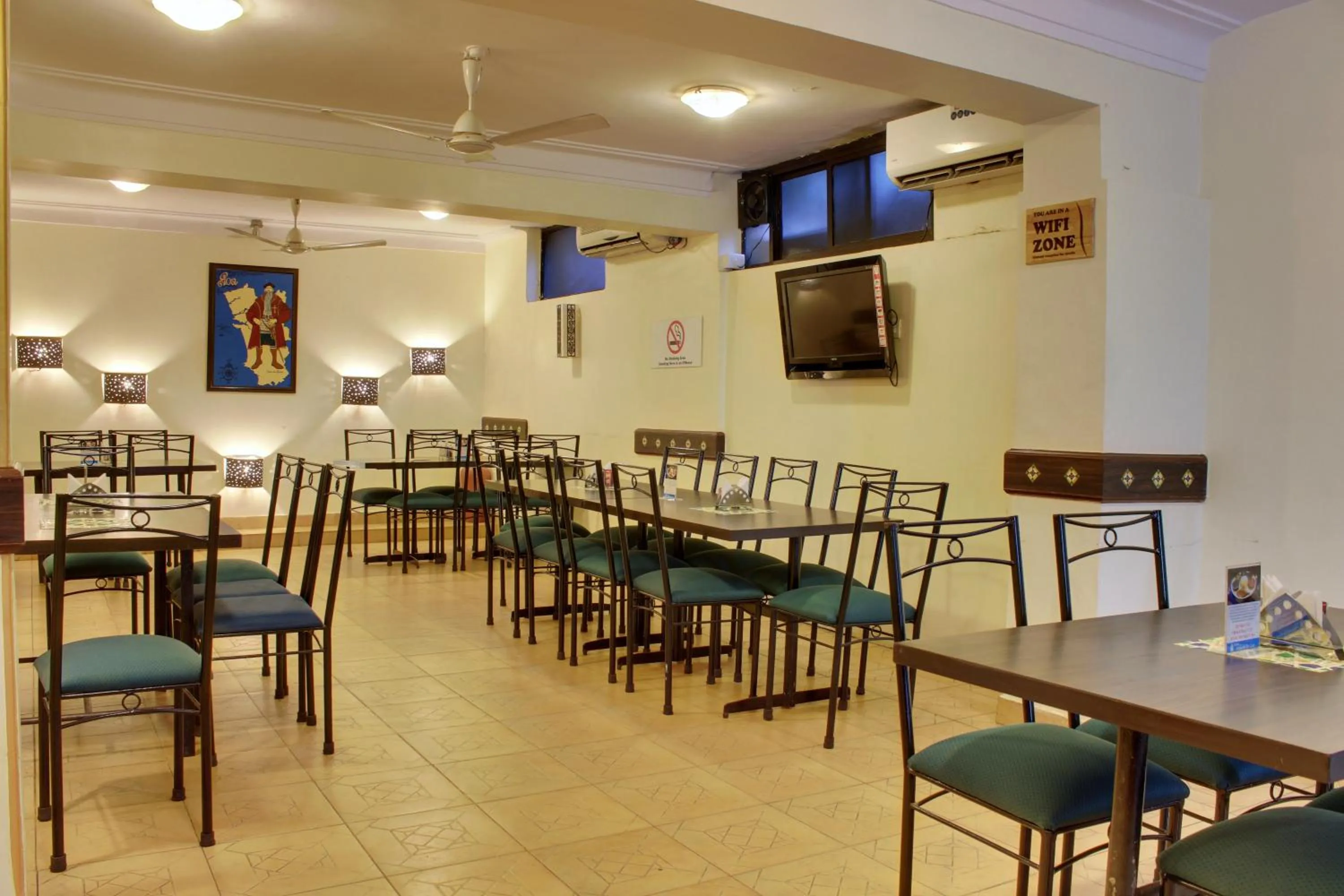 Restaurant/places to eat in Regenta Inn Palacio De Goa, Panjim