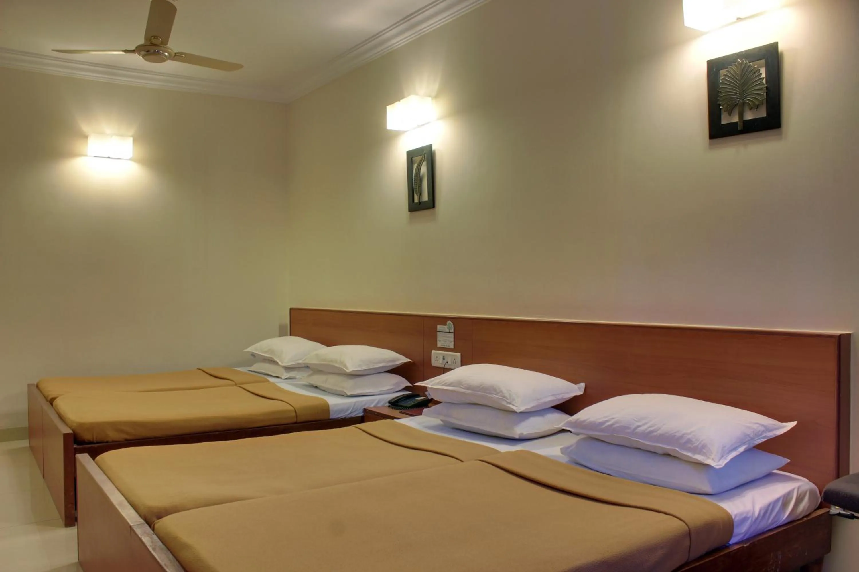 Bedroom, Bed in Regenta Inn Palacio De Goa, Panjim