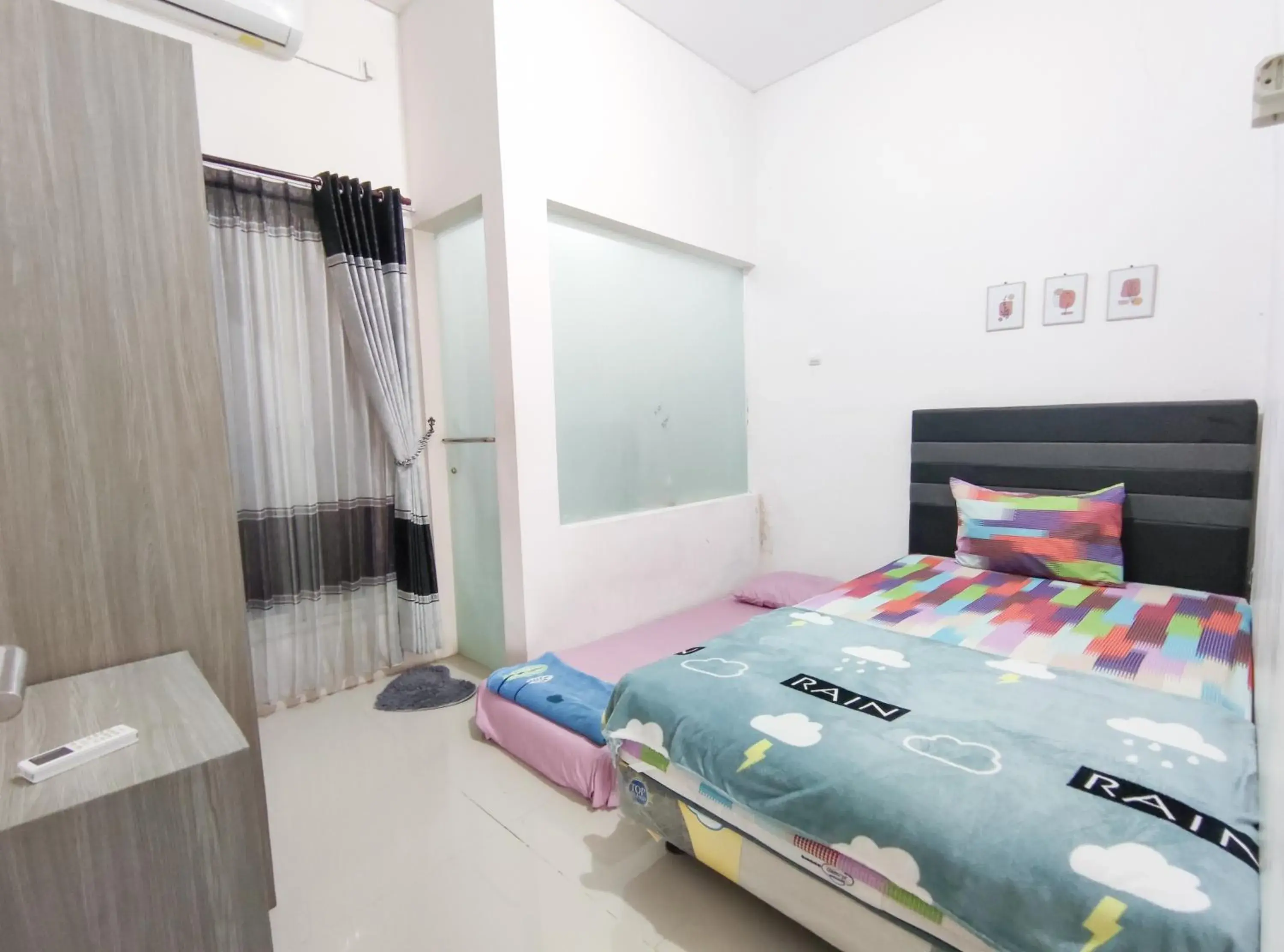 Standard Twin Room in Surabaya Homey near Juanda Airport Syariah Standard Twin Room in Surabaya Homey near Juanda Airport Syariah