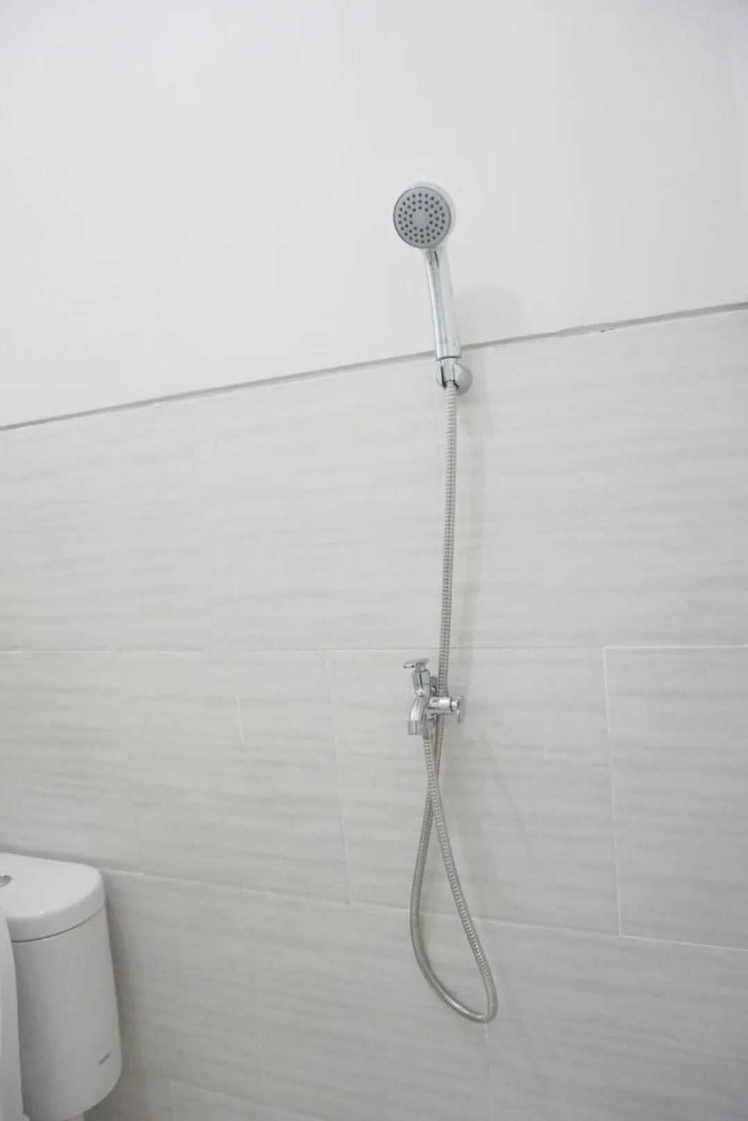 Shower in Surabaya Homey near Juanda Airport Syariah