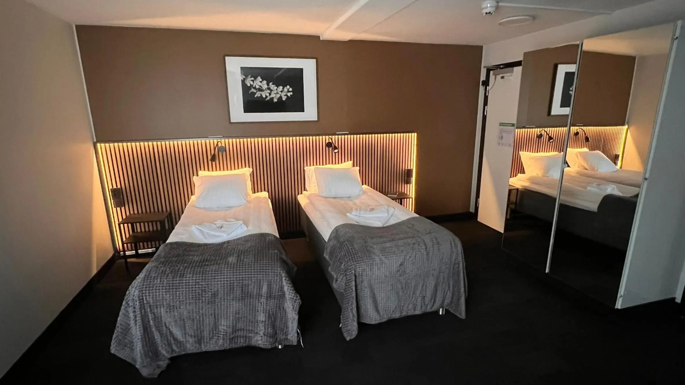 Property building, Bed in Kompassen