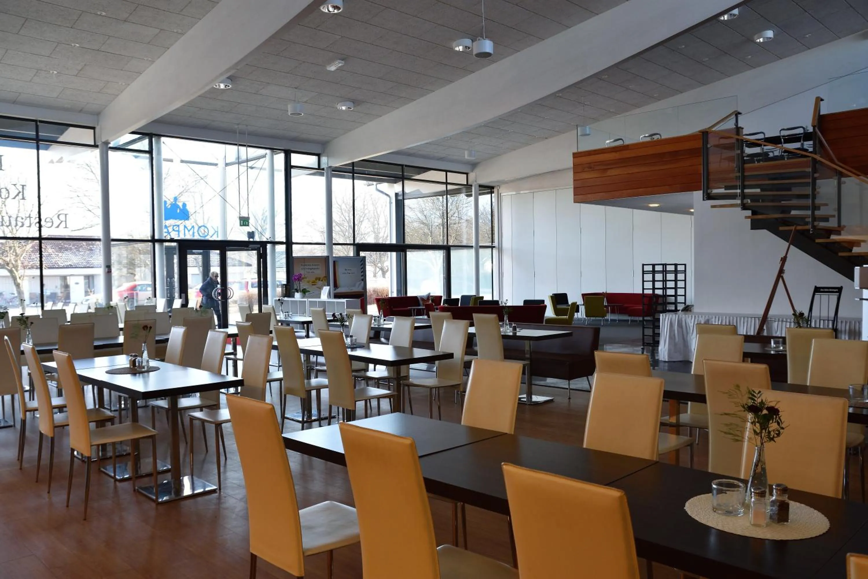 Restaurant/places to eat in Kompassen