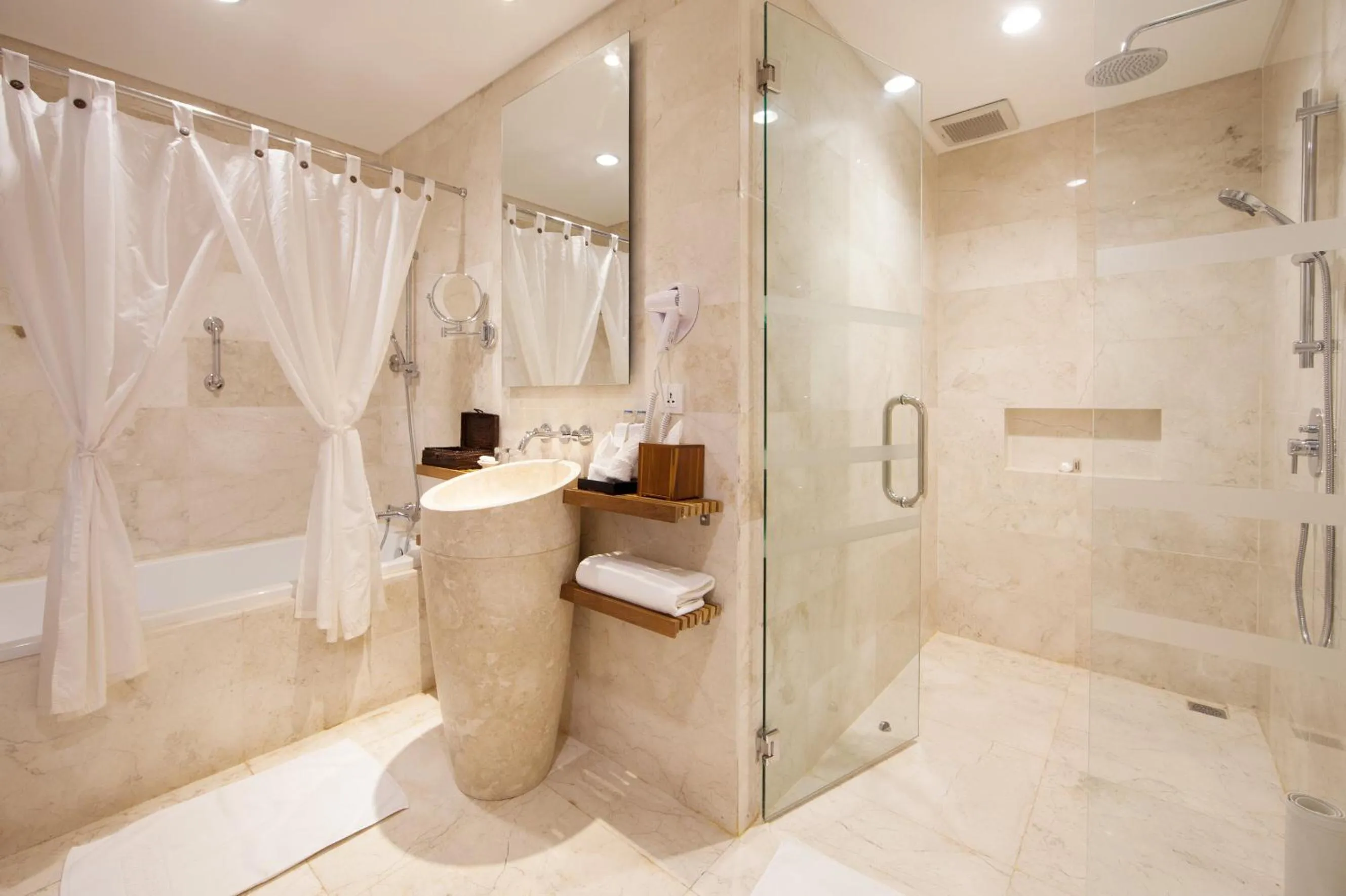 Public Bath in Legian Beach Hotel