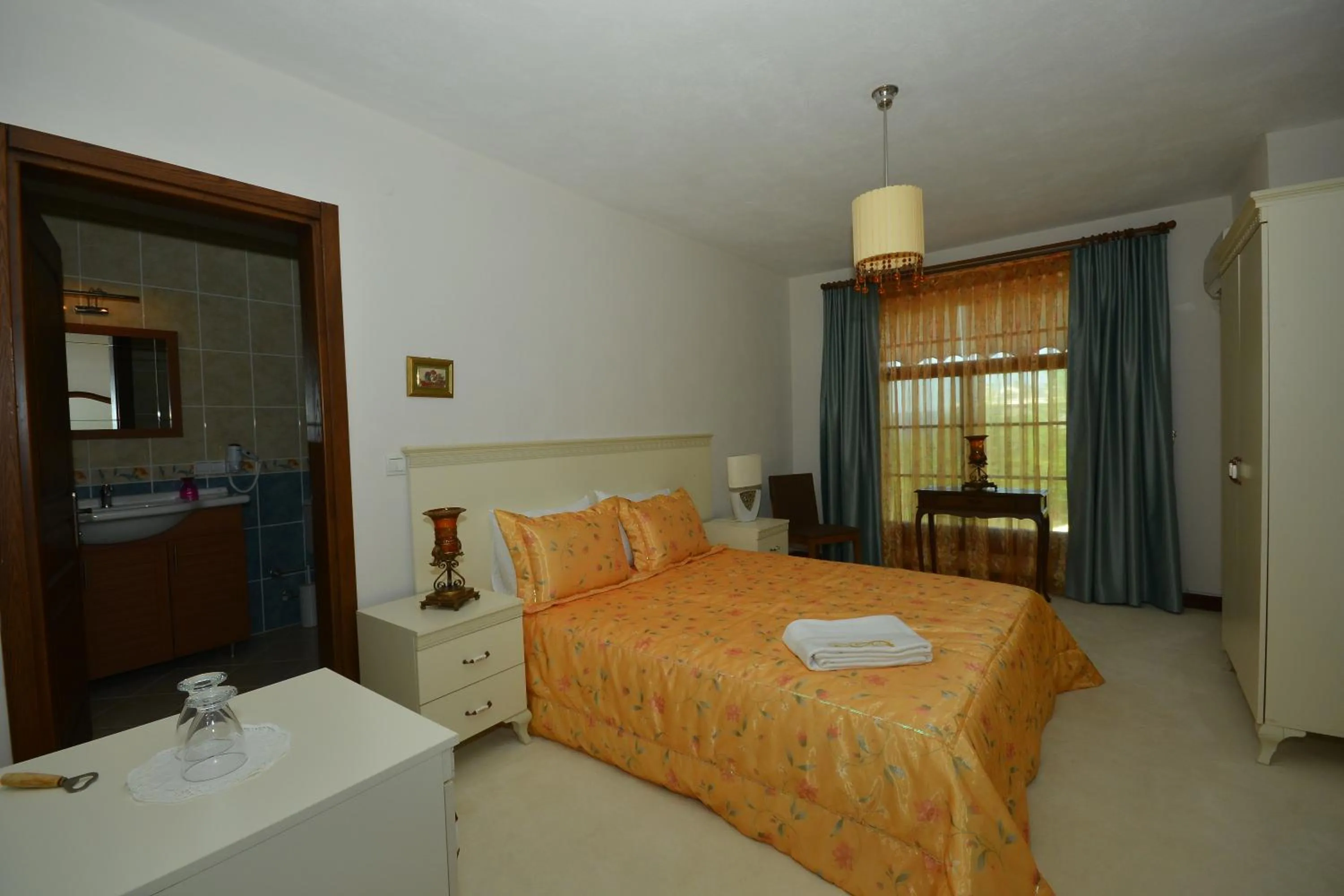 Photo of the whole room, Bed in Casa Villa By Kirte