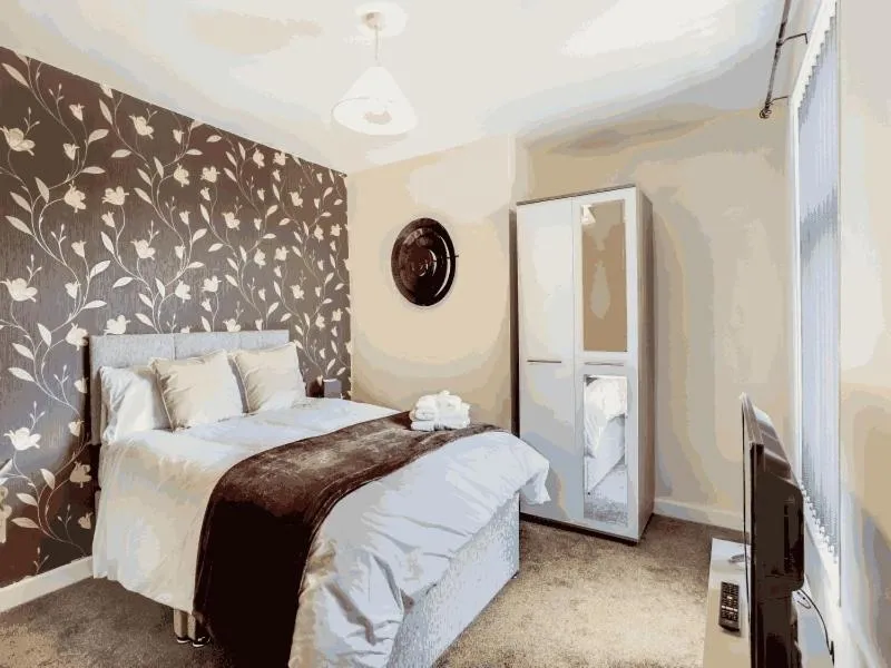 Bedroom, Bed in Townhouse @ 62 Samuel Street Crewe