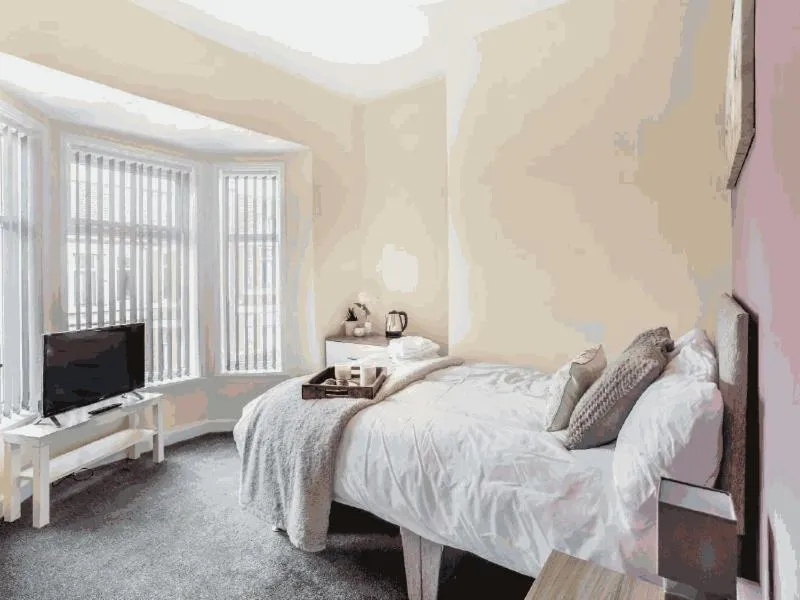 Bedroom, Bed in Townhouse @ 62 Samuel Street Crewe