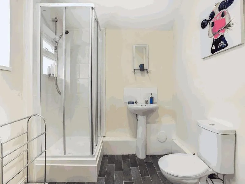 Bathroom in Townhouse @ 62 Samuel Street Crewe