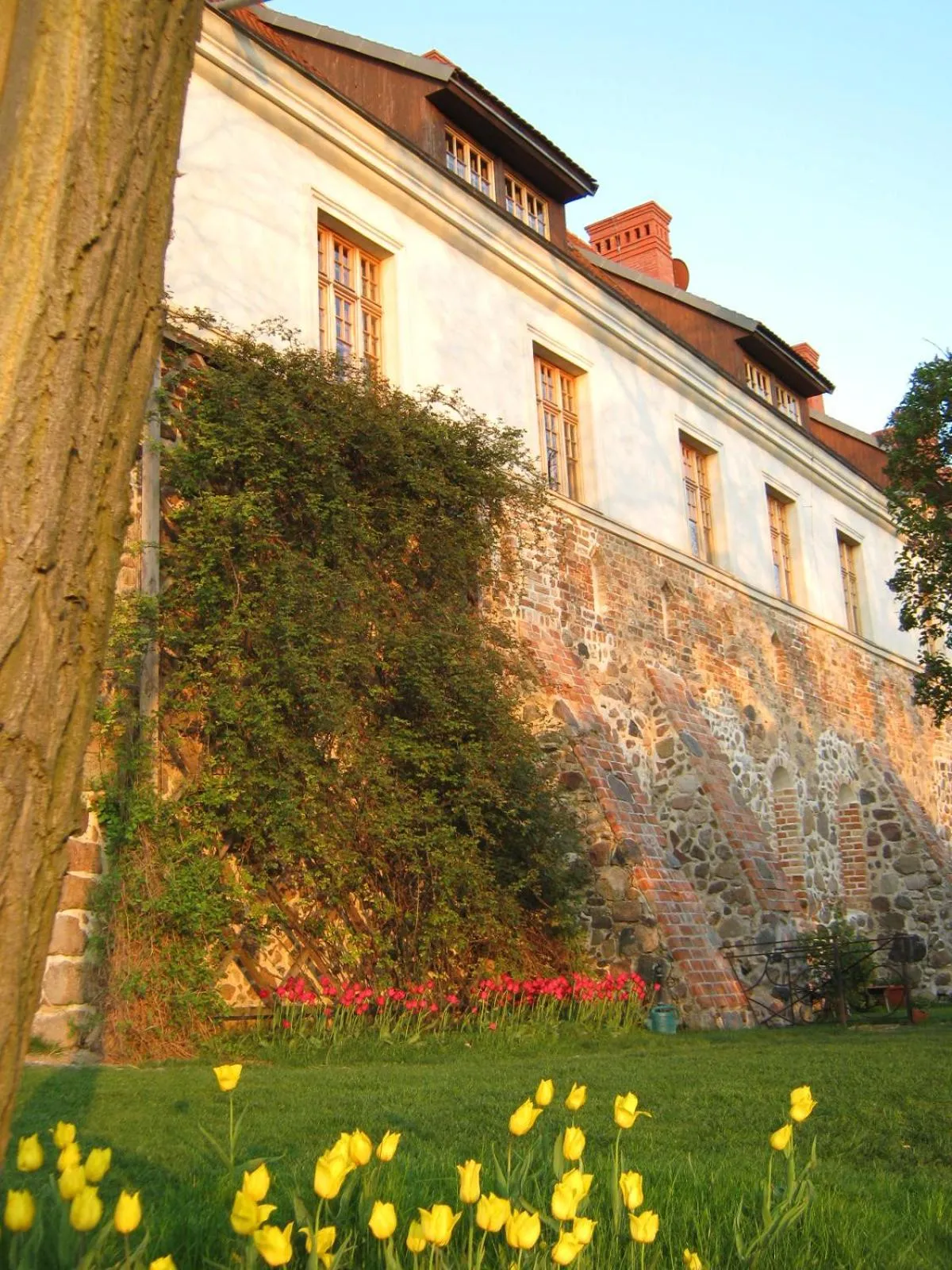 Property building in Klasztor Cedynia Hotel