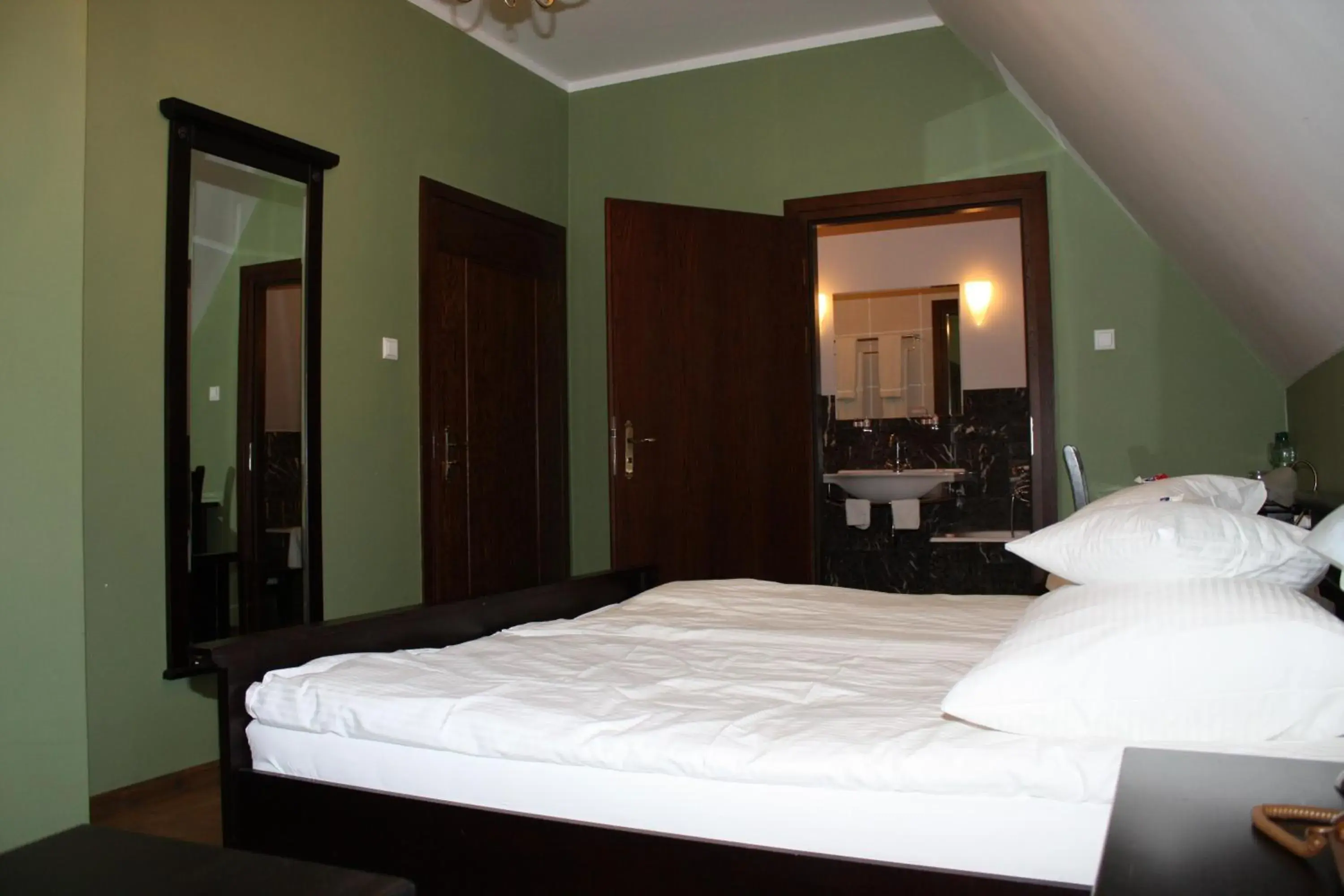 Double or Twin Room in Klasztor Cedynia Hotel Double or Twin Room in Klasztor Cedynia Hotel