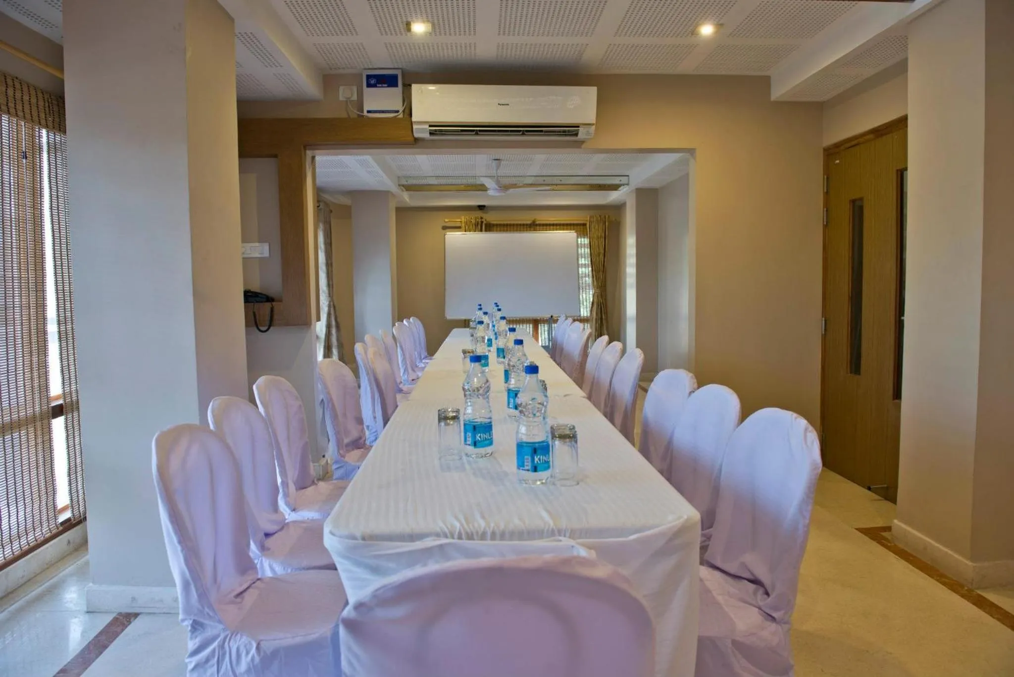Meeting/conference room in Hotel Rains Inn
