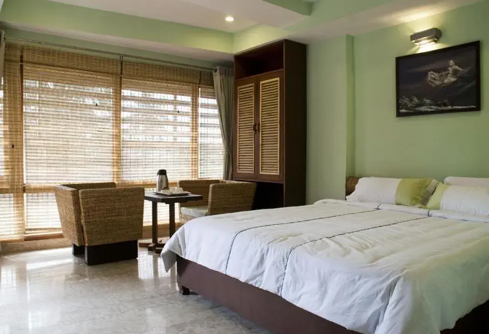 Queen Room - single occupancy in Hotel Rains Inn Queen Room - single occupancy in Hotel Rains Inn