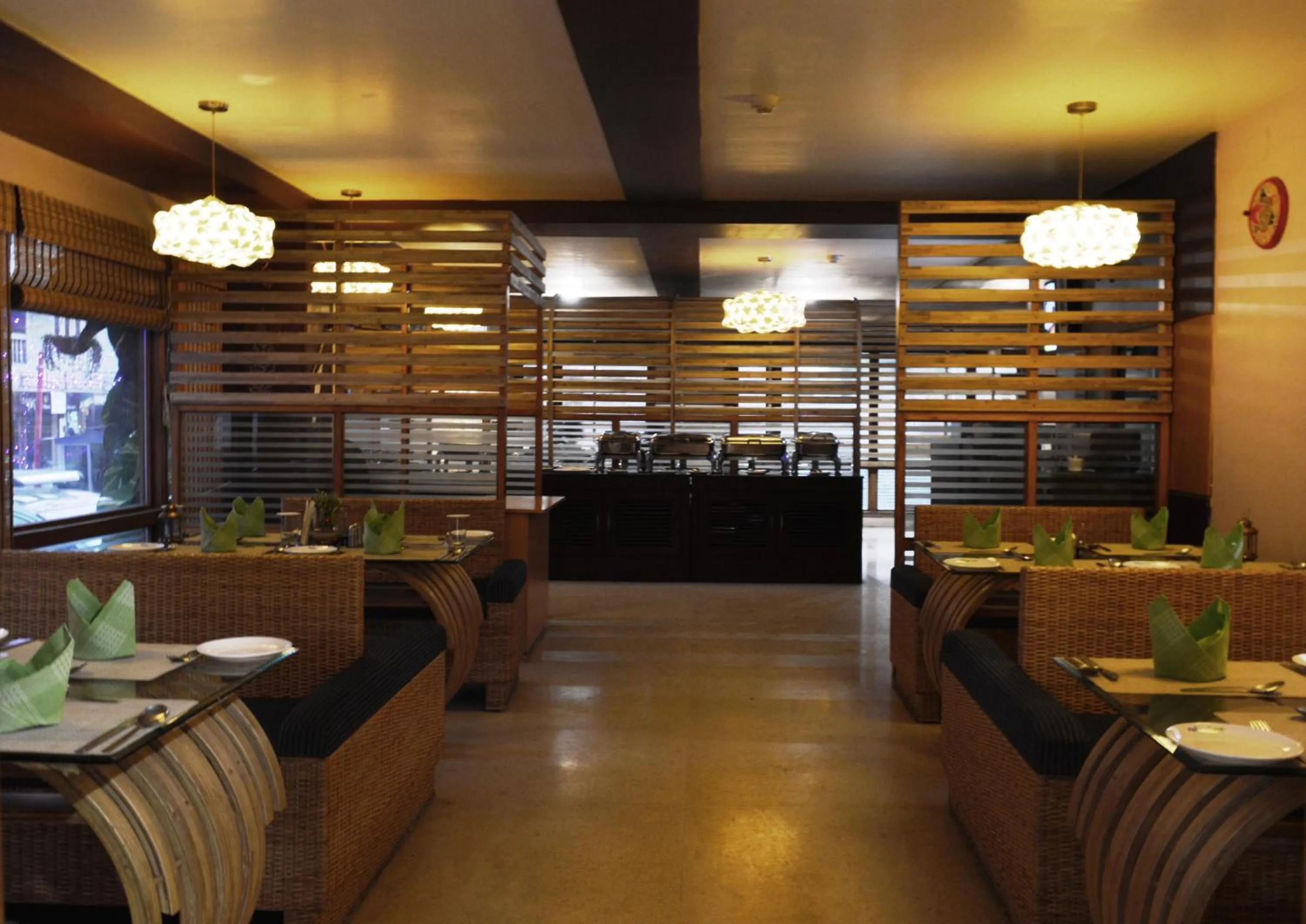 Restaurant/places to eat in Hotel Rains Inn