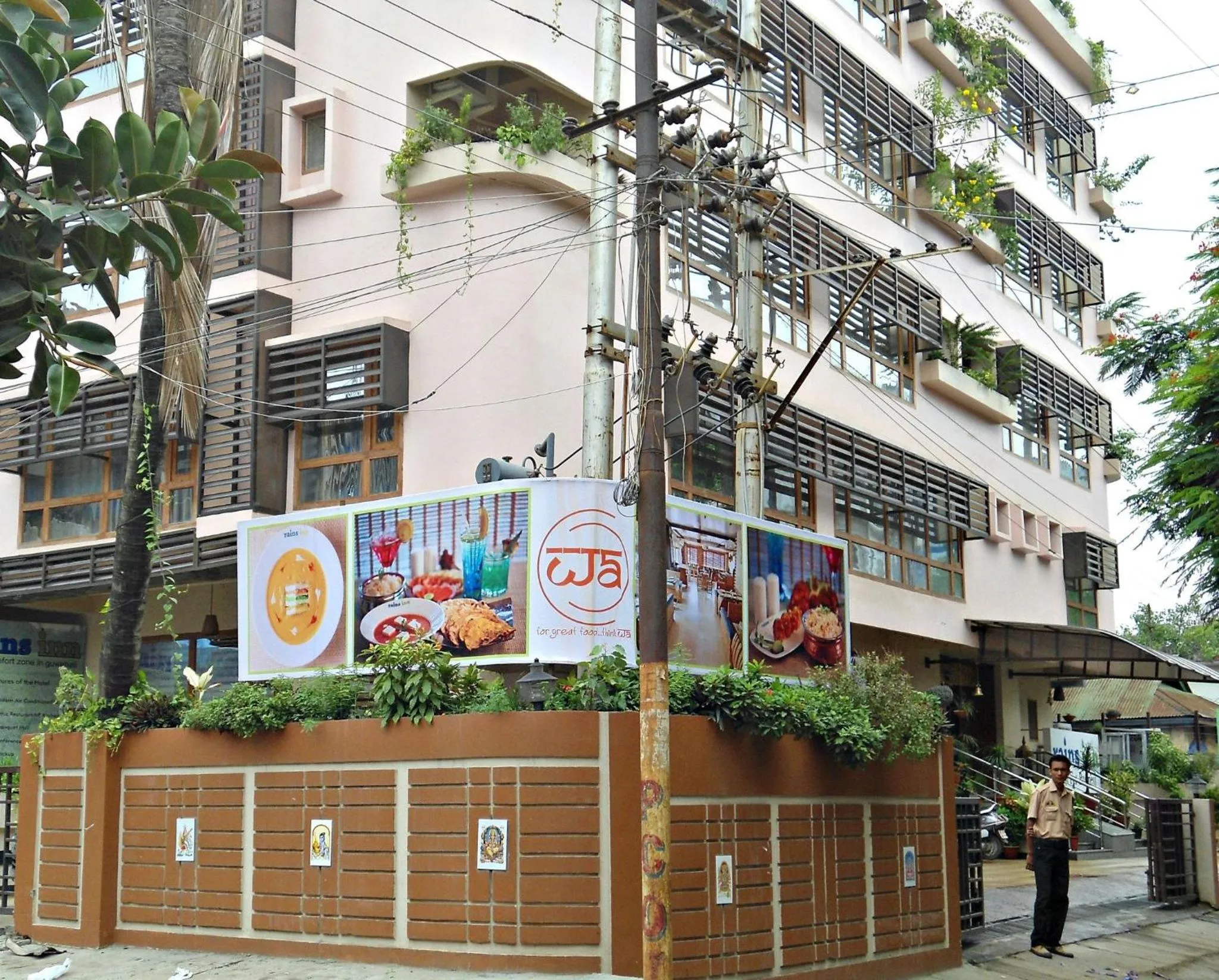 Property building in Hotel Rains Inn