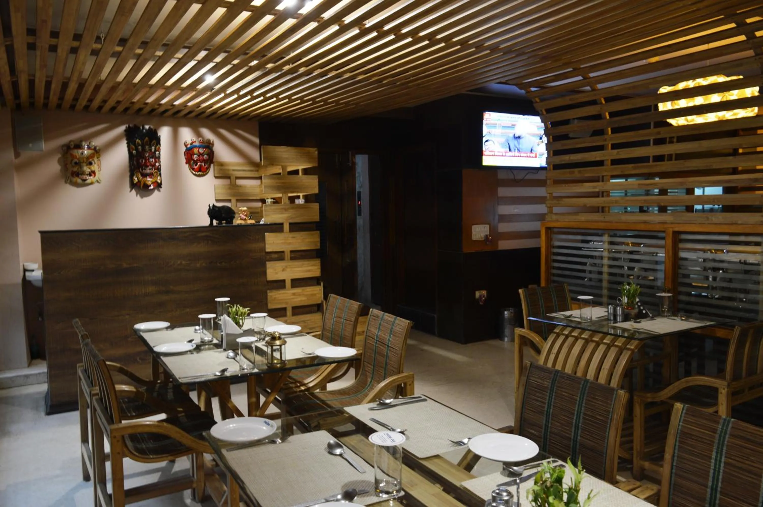 Restaurant/places to eat in Hotel Rains Inn