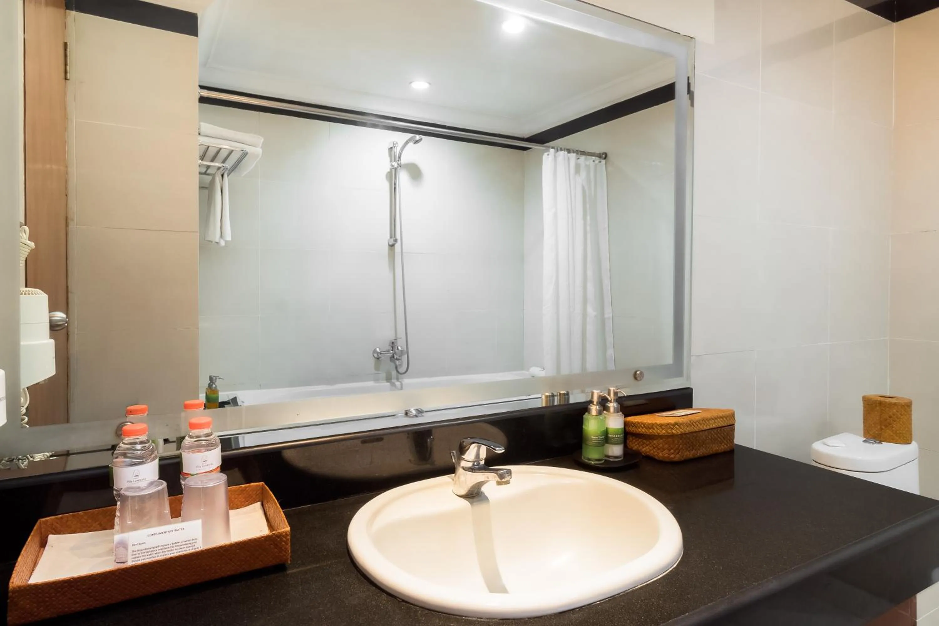 Shower in Hotel Vila Lumbung