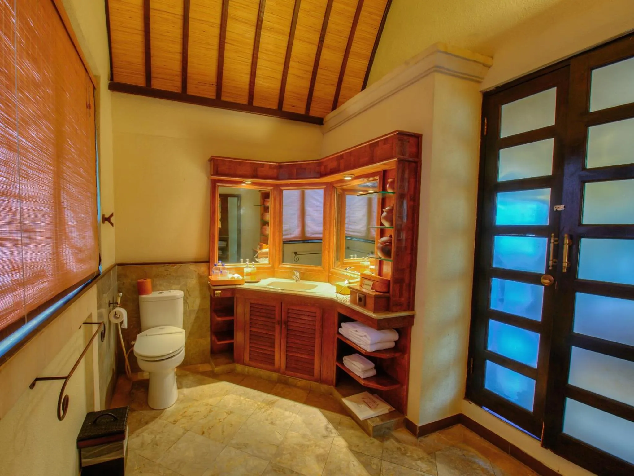 Toilet in Hotel Vila Lumbung