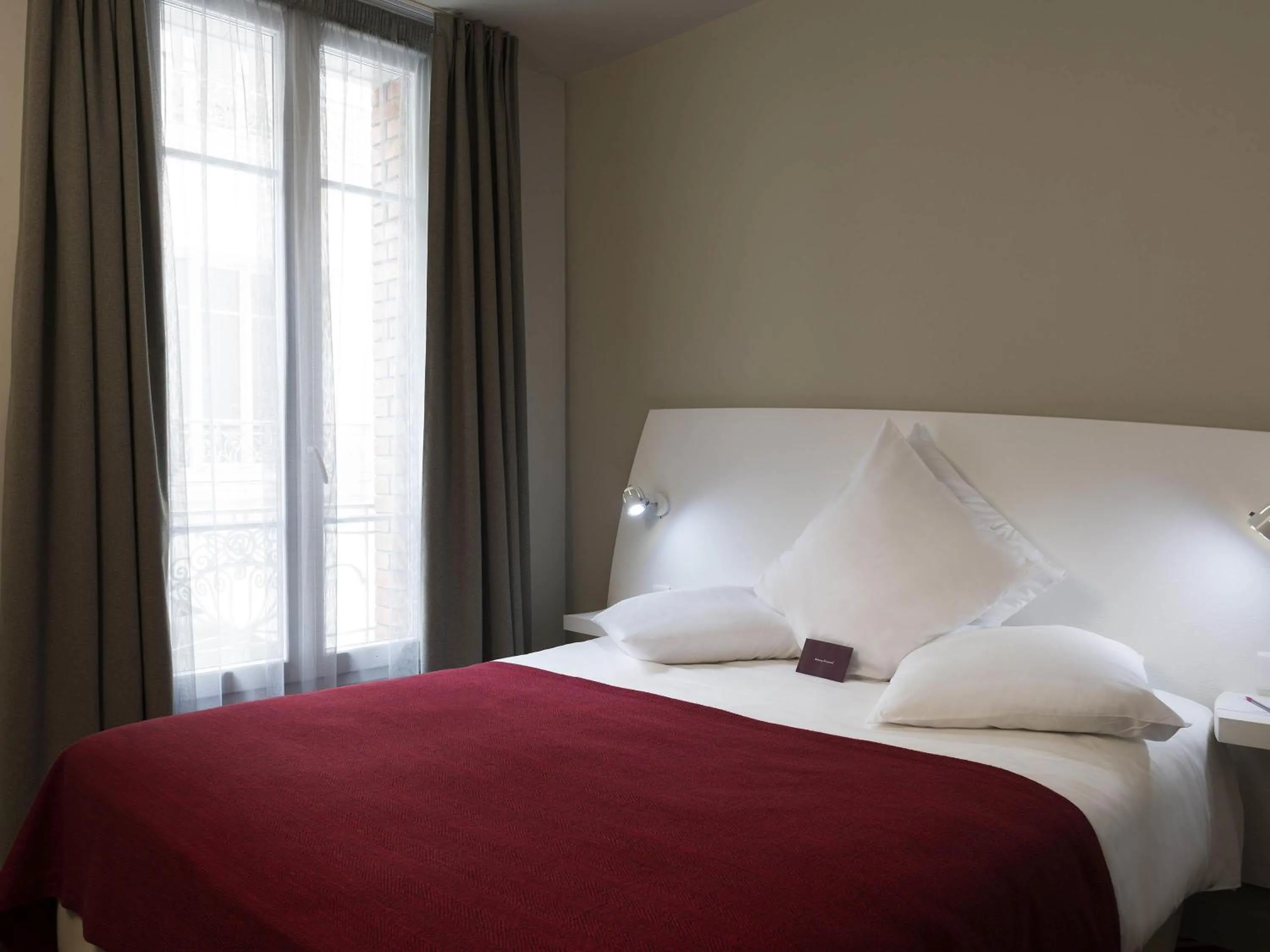 Bedroom, Bed in Mercure Paris Levallois
