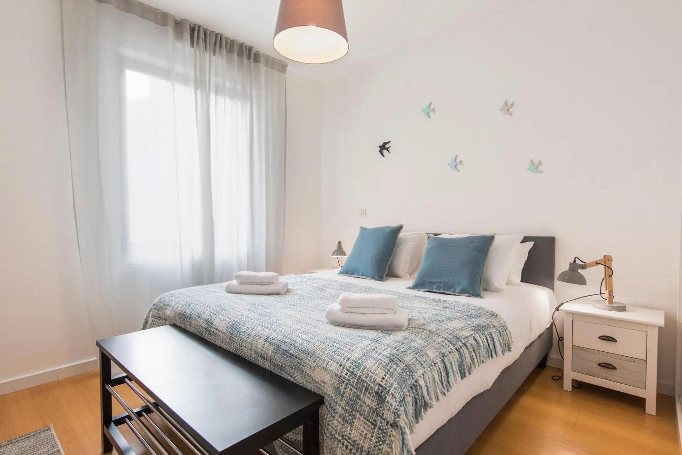 Bed in LovelyStay - Family-Friendly Apartment Downtown