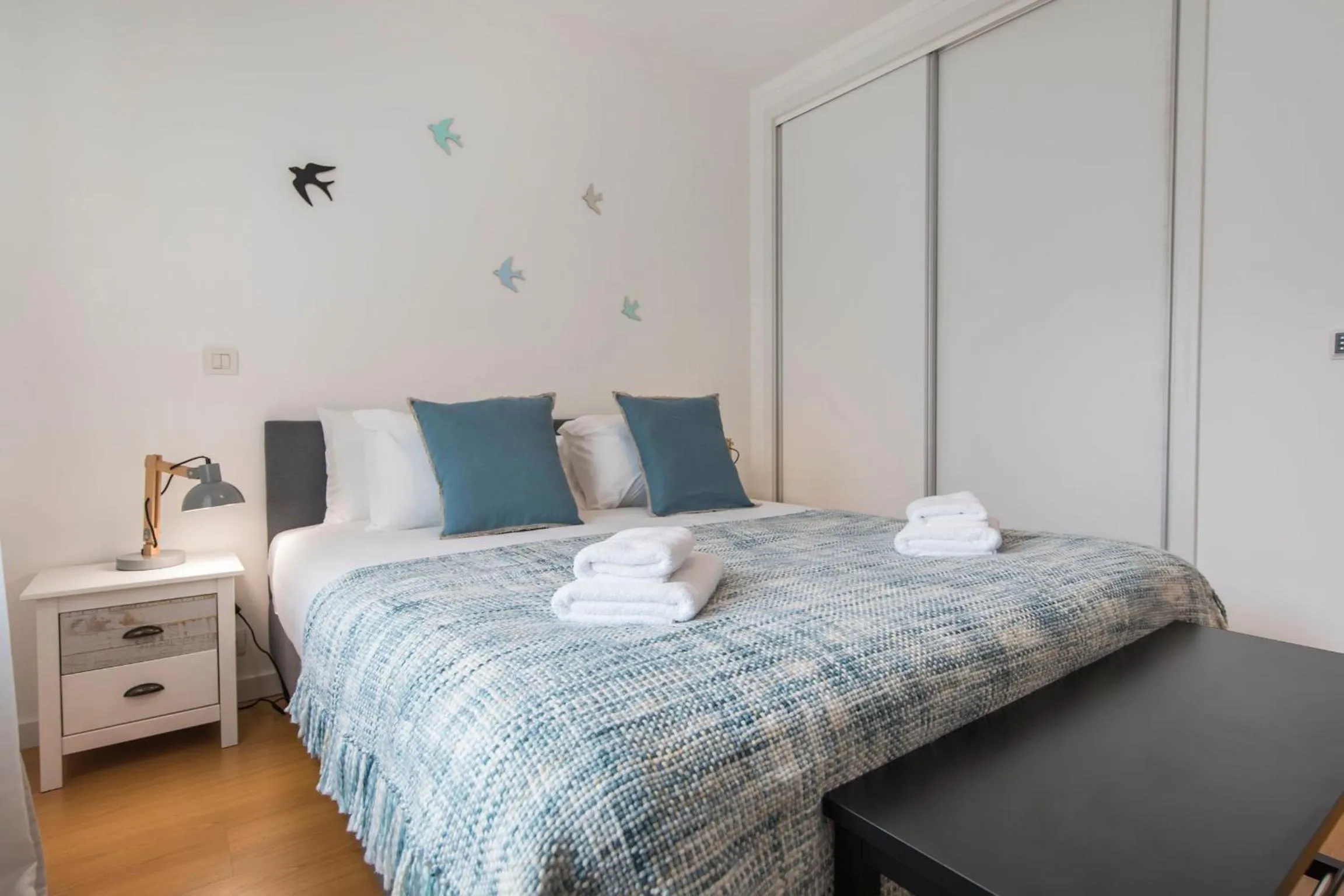 Bed in LovelyStay - Family-Friendly Apartment Downtown