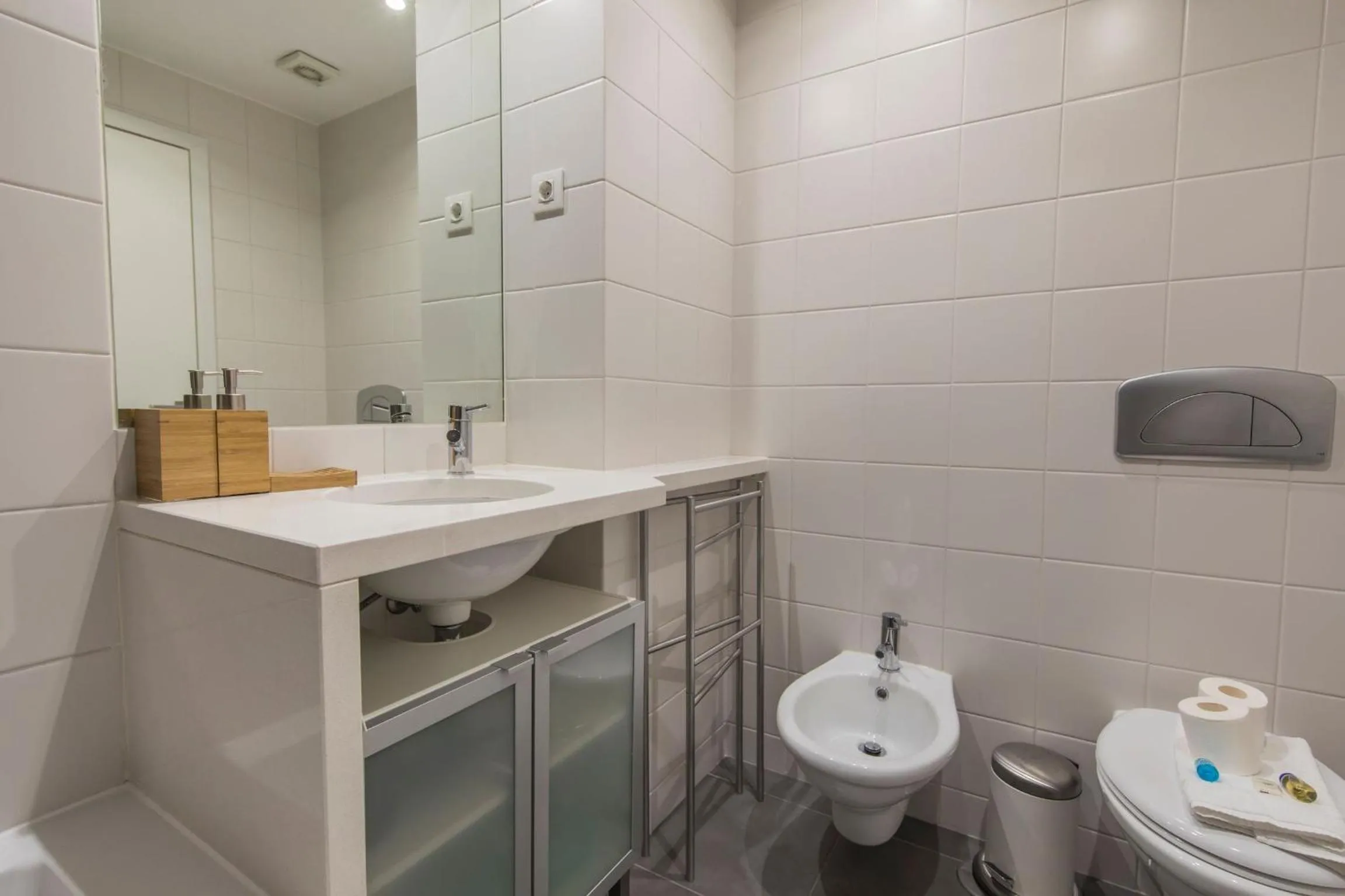 Toilet in LovelyStay - Family-Friendly Apartment Downtown