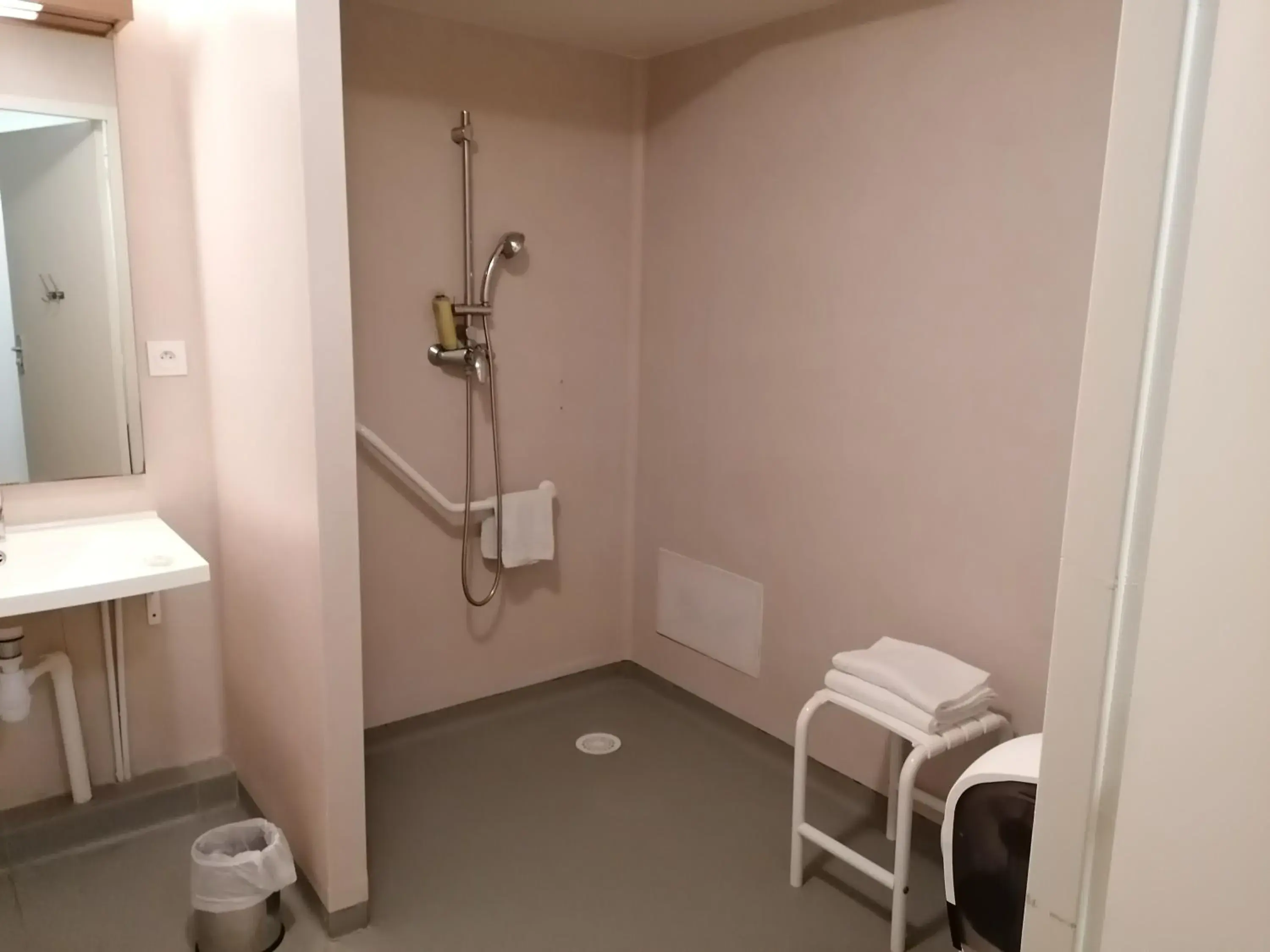 Studio - Disability Access in Terres de France - Appart'Hotel Quimper Bretagne Studio - Disability Access in Terres de France - Appart'Hotel Quimper Bretagne