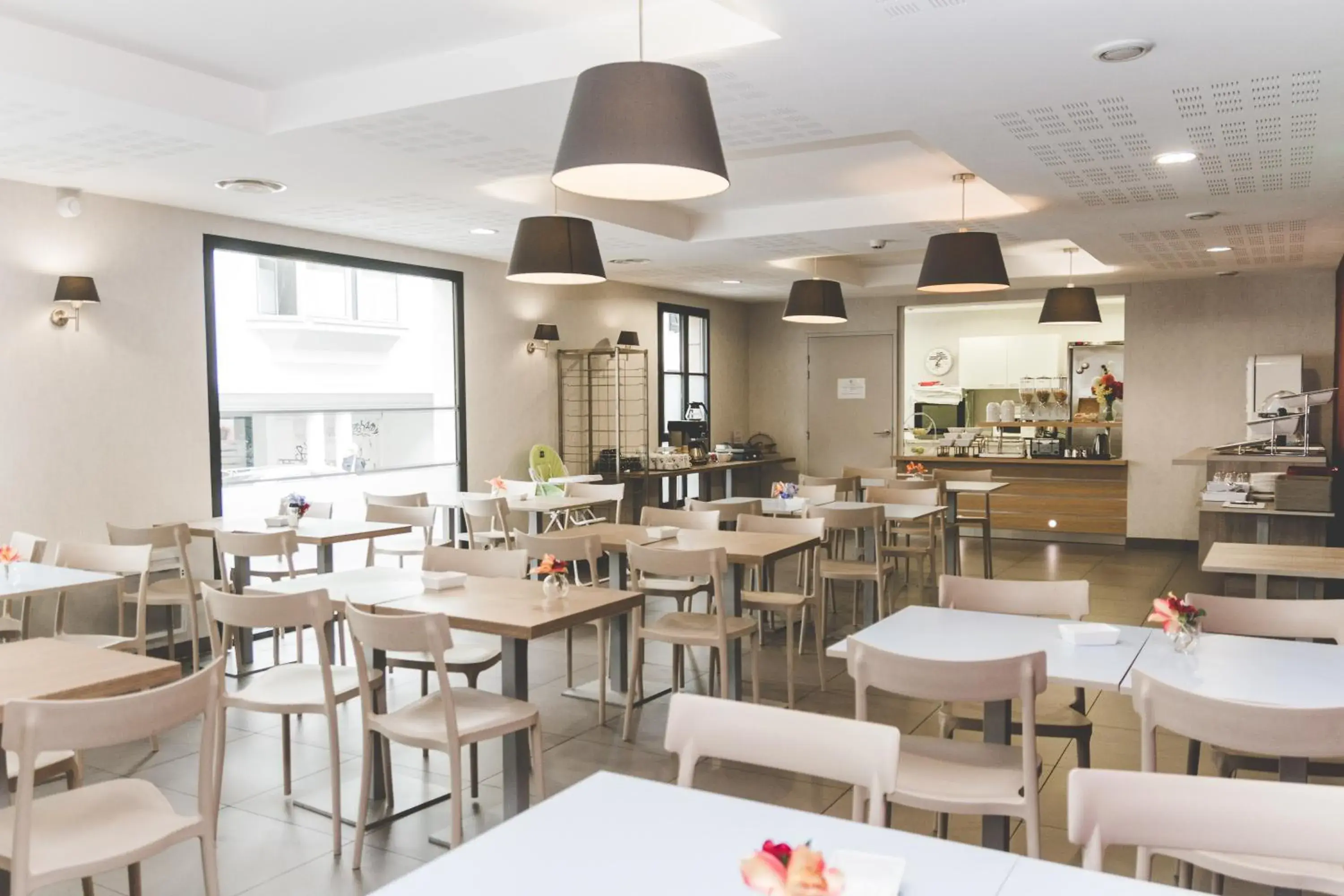 Breakfast in Terres de France - Appart'Hotel Quimper Bretagne Breakfast in Terres de France - Appart'Hotel Quimper Bretagne