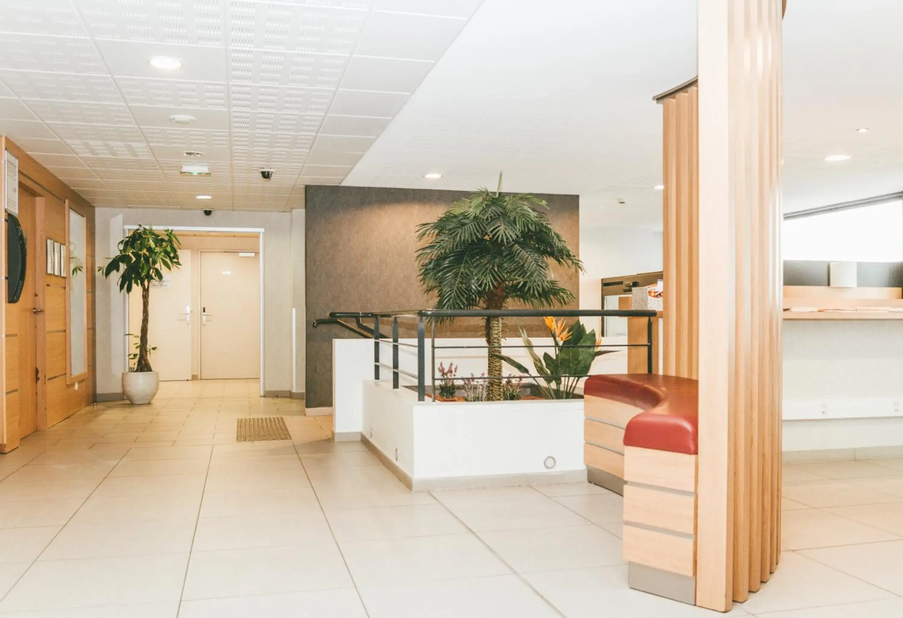 Lobby or reception in Terres de France - Appart'Hotel Quimper Bretagne Lobby or reception in Terres de France - Appart'Hotel Quimper Bretagne
