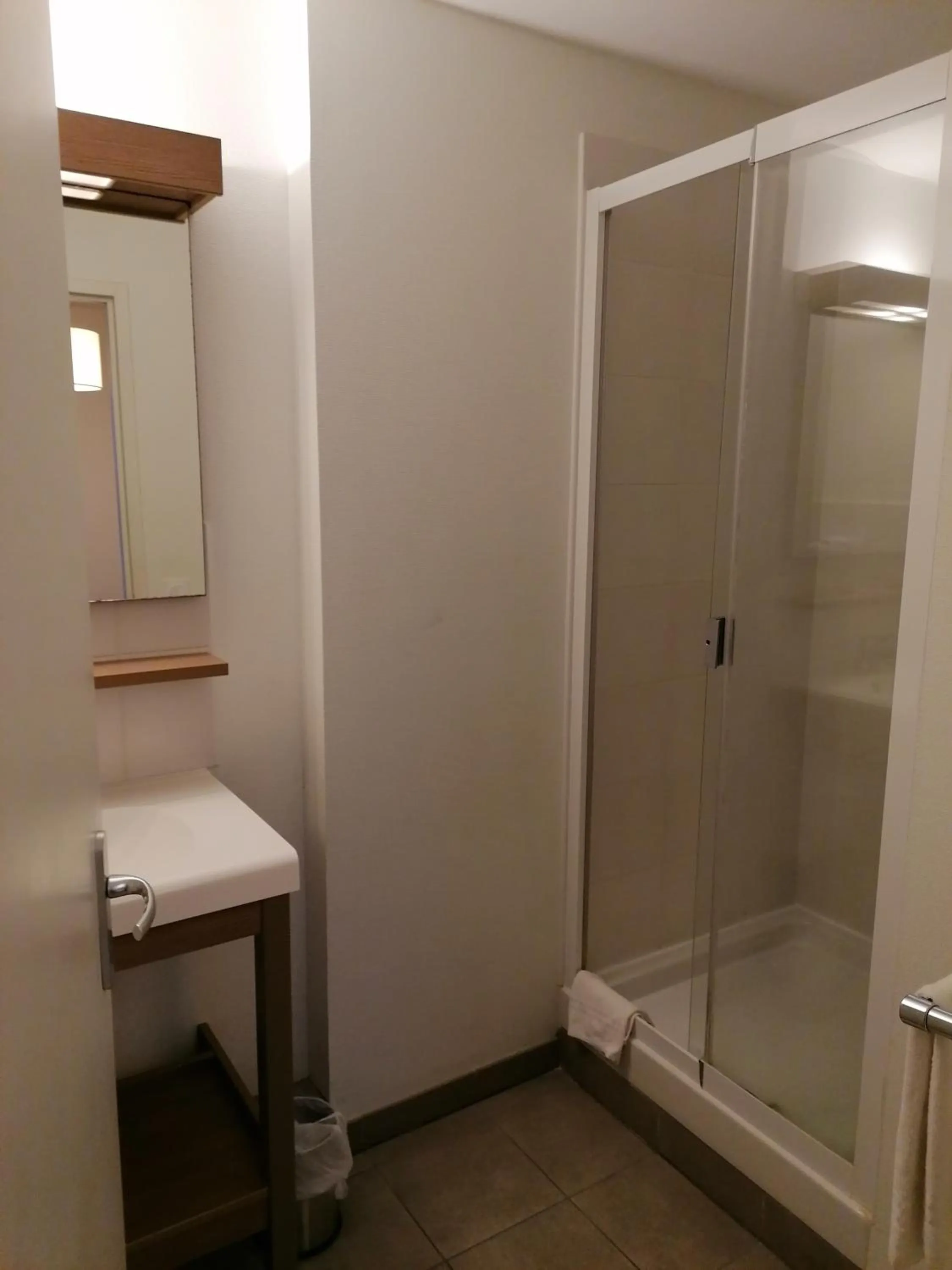 Shower in Terres de France - Appart'Hotel Quimper Bretagne