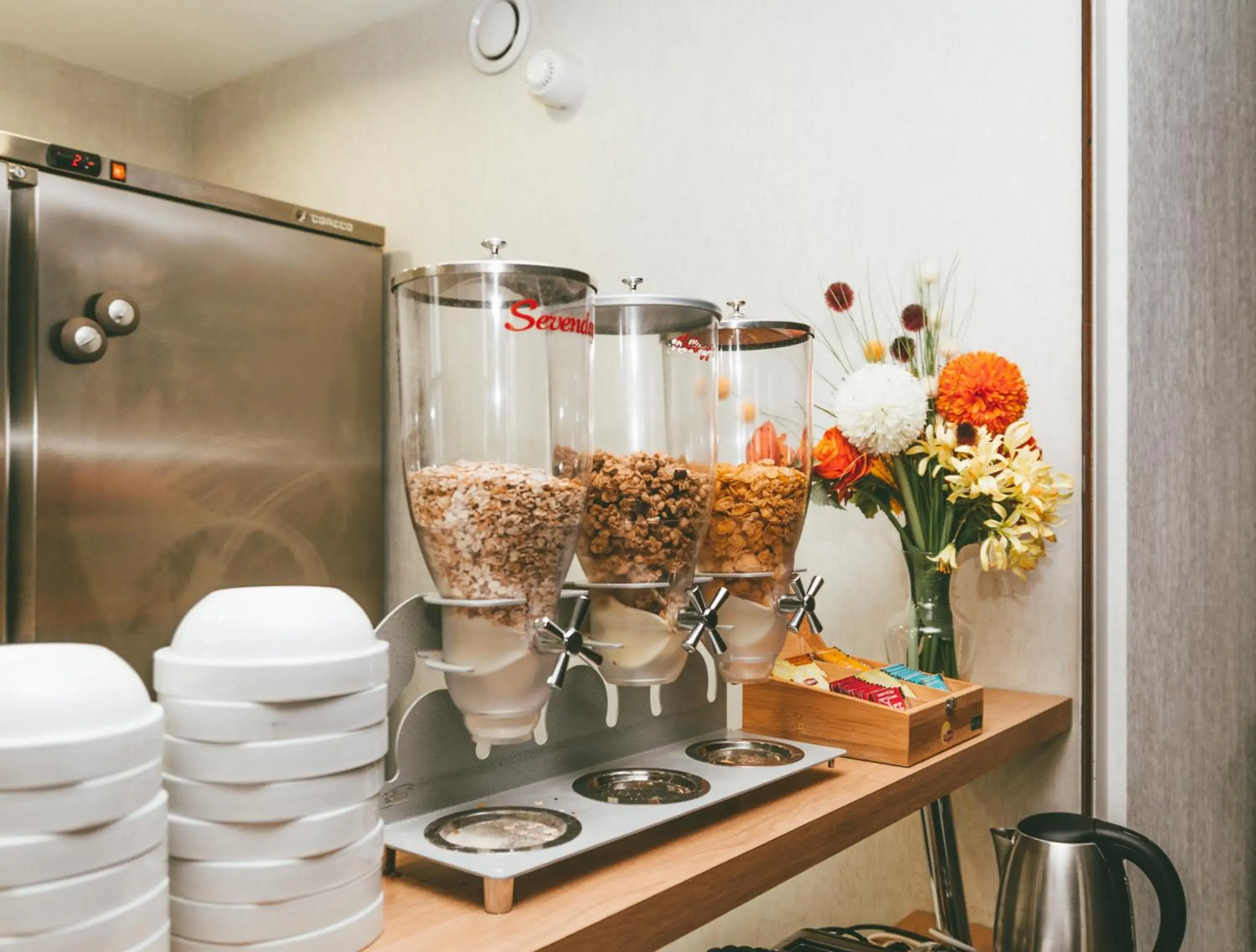 Buffet breakfast in Terres de France - Appart'Hotel Quimper Bretagne Buffet breakfast in Terres de France - Appart'Hotel Quimper Bretagne