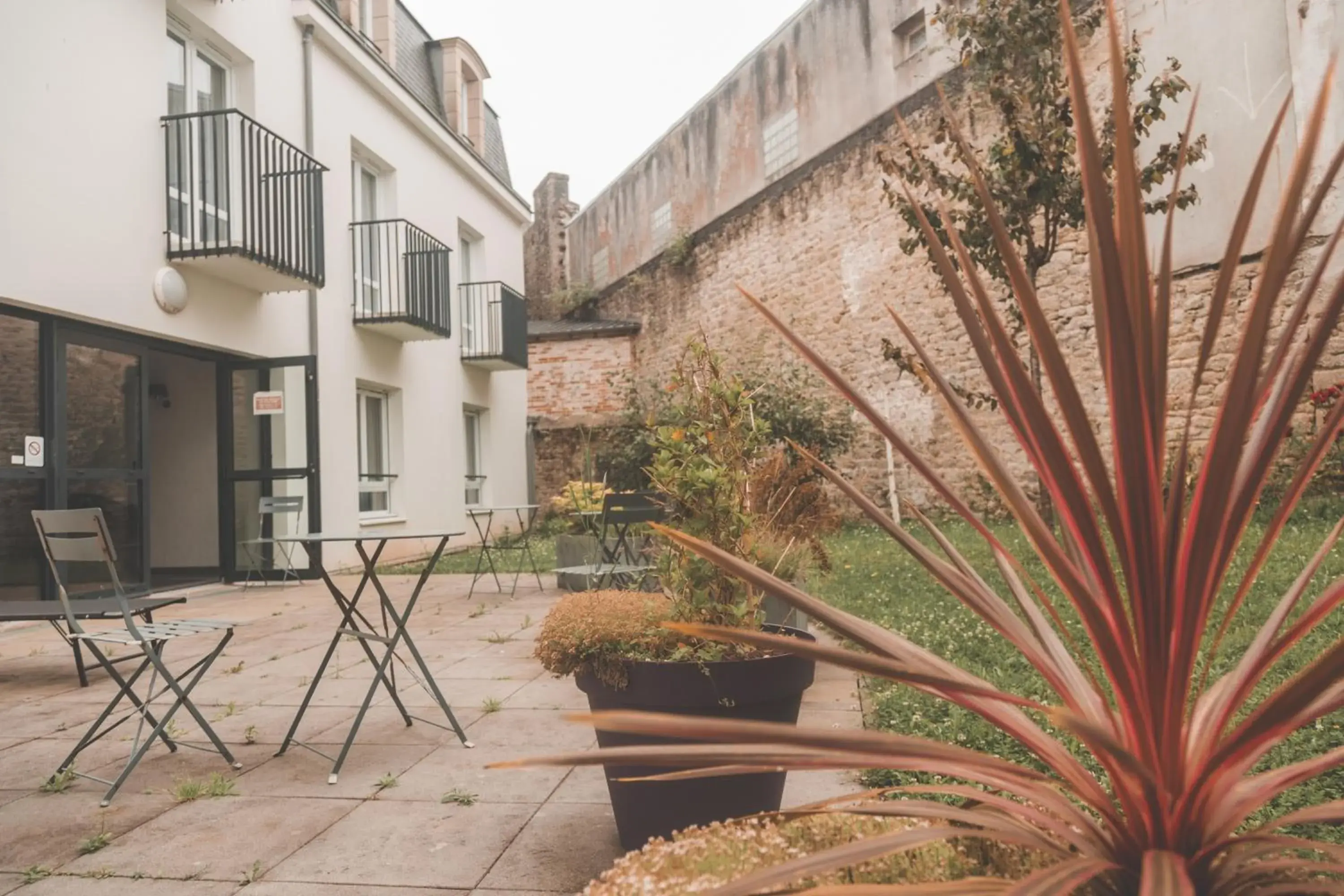 Property building in Terres de France - Appart'Hotel Quimper Bretagne Property building in Terres de France - Appart'Hotel Quimper Bretagne