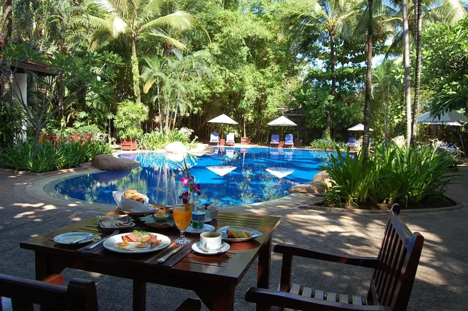 Swimming pool in Settha Palace Hotel Swimming pool in Settha Palace Hotel