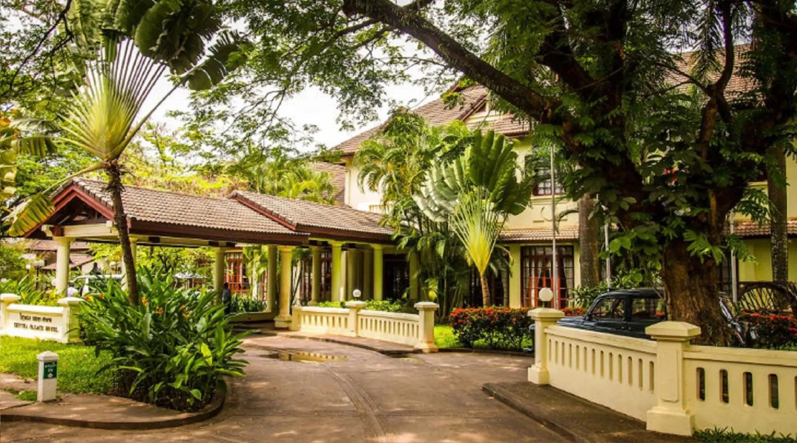 Facade/entrance in Settha Palace Hotel Facade/entrance in Settha Palace Hotel
