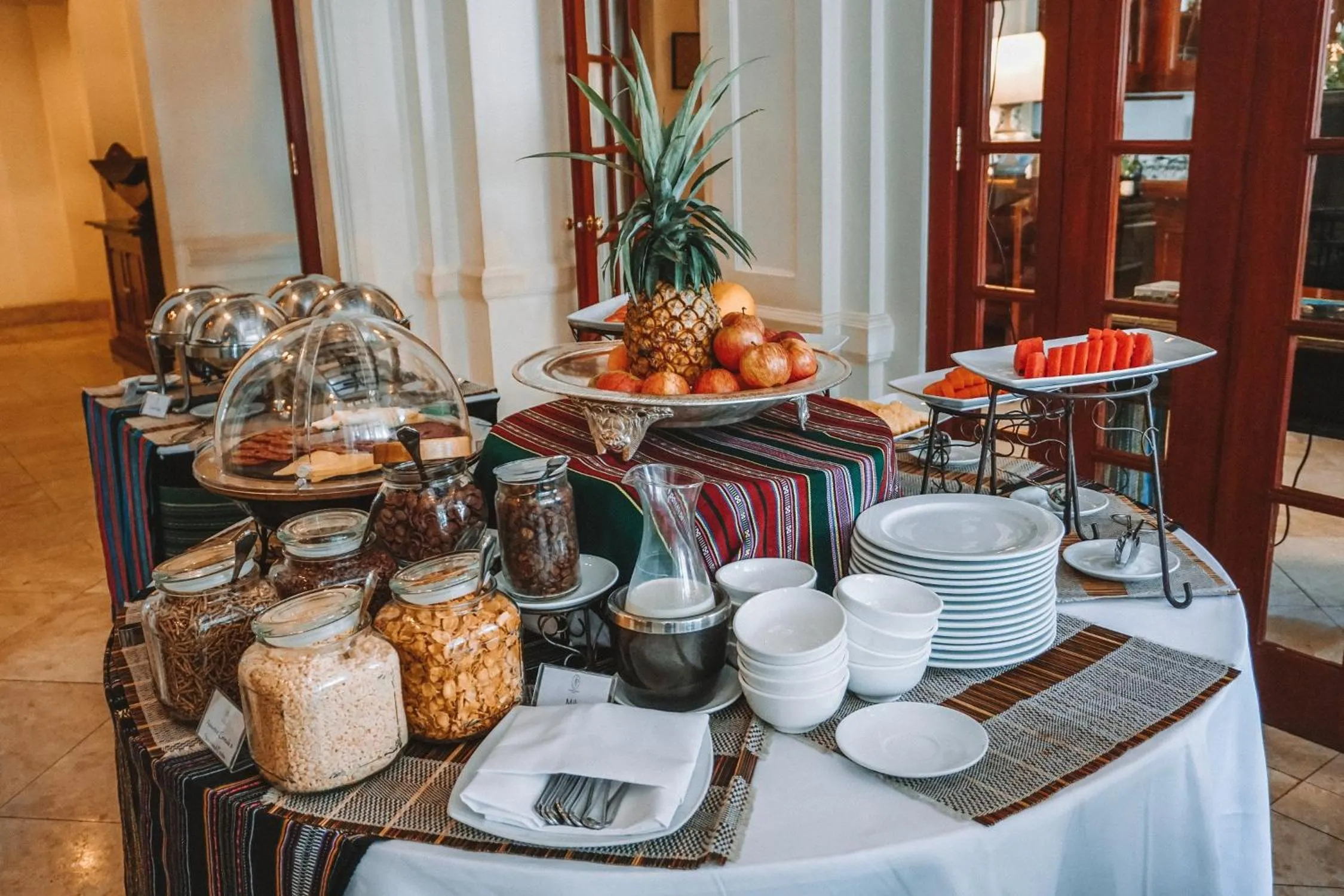 Buffet breakfast in Settha Palace Hotel