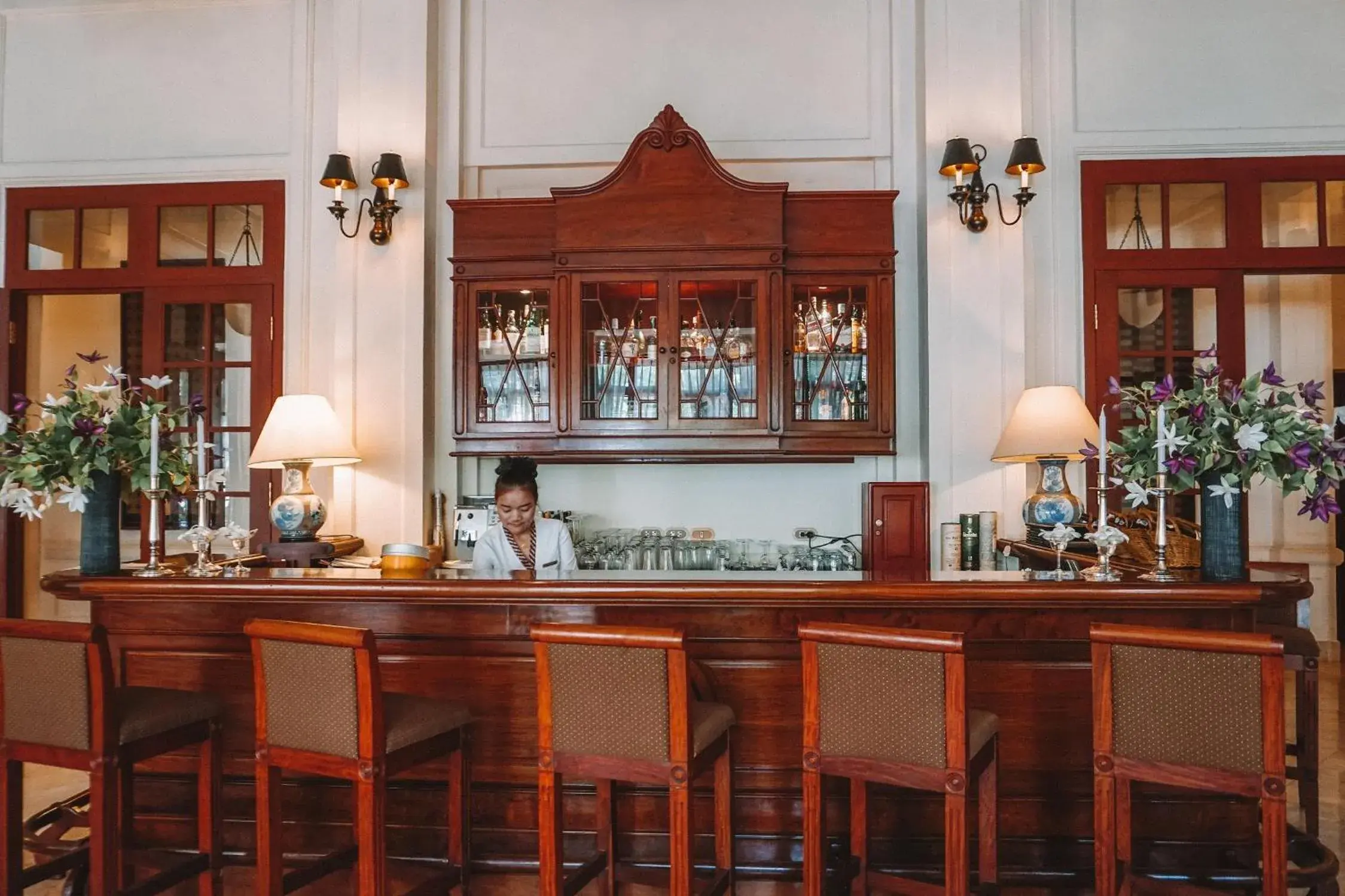 Lounge or bar in Settha Palace Hotel Lounge or bar in Settha Palace Hotel
