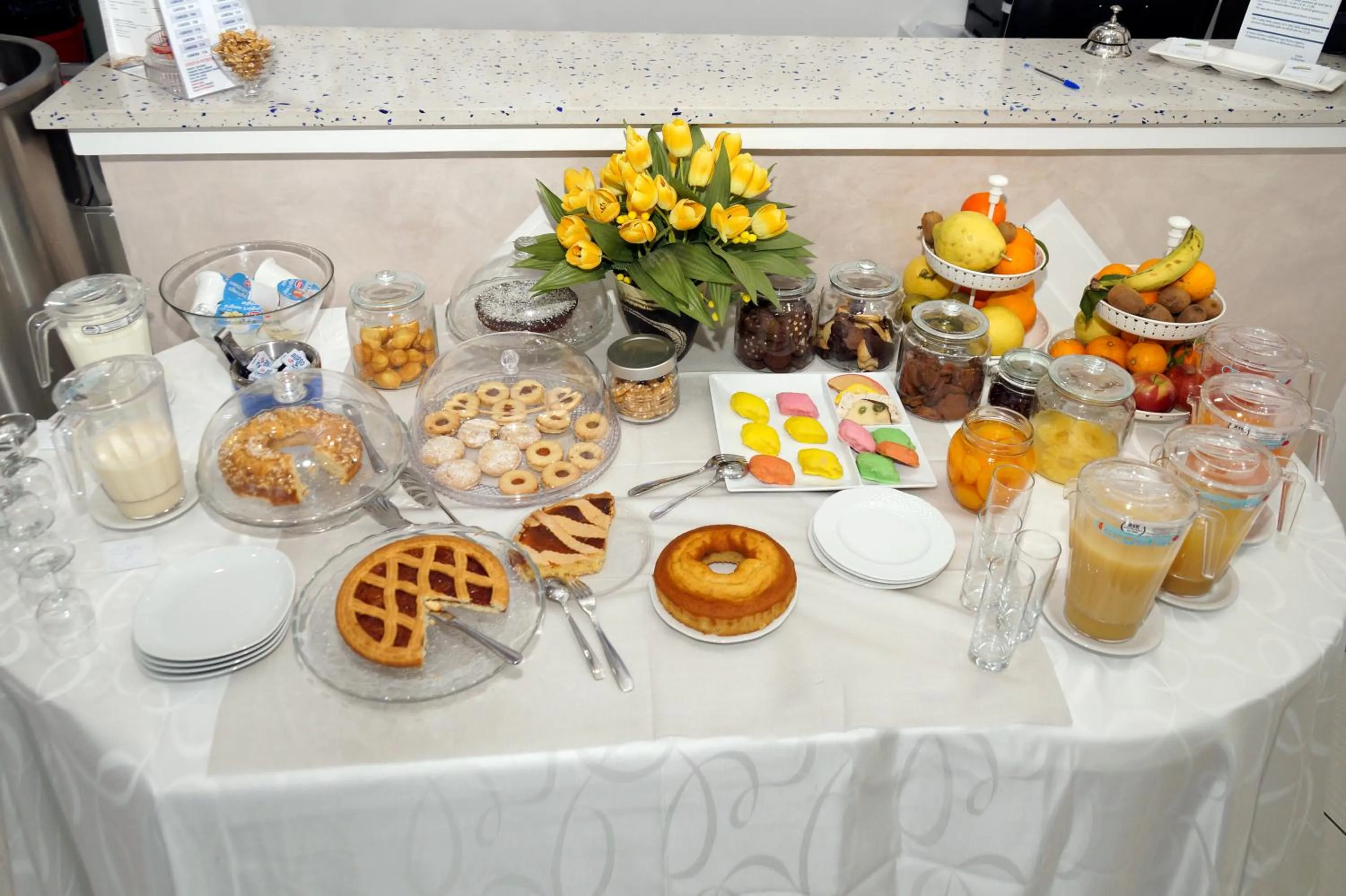 Food and drinks in HOTEL VALLEVERDE