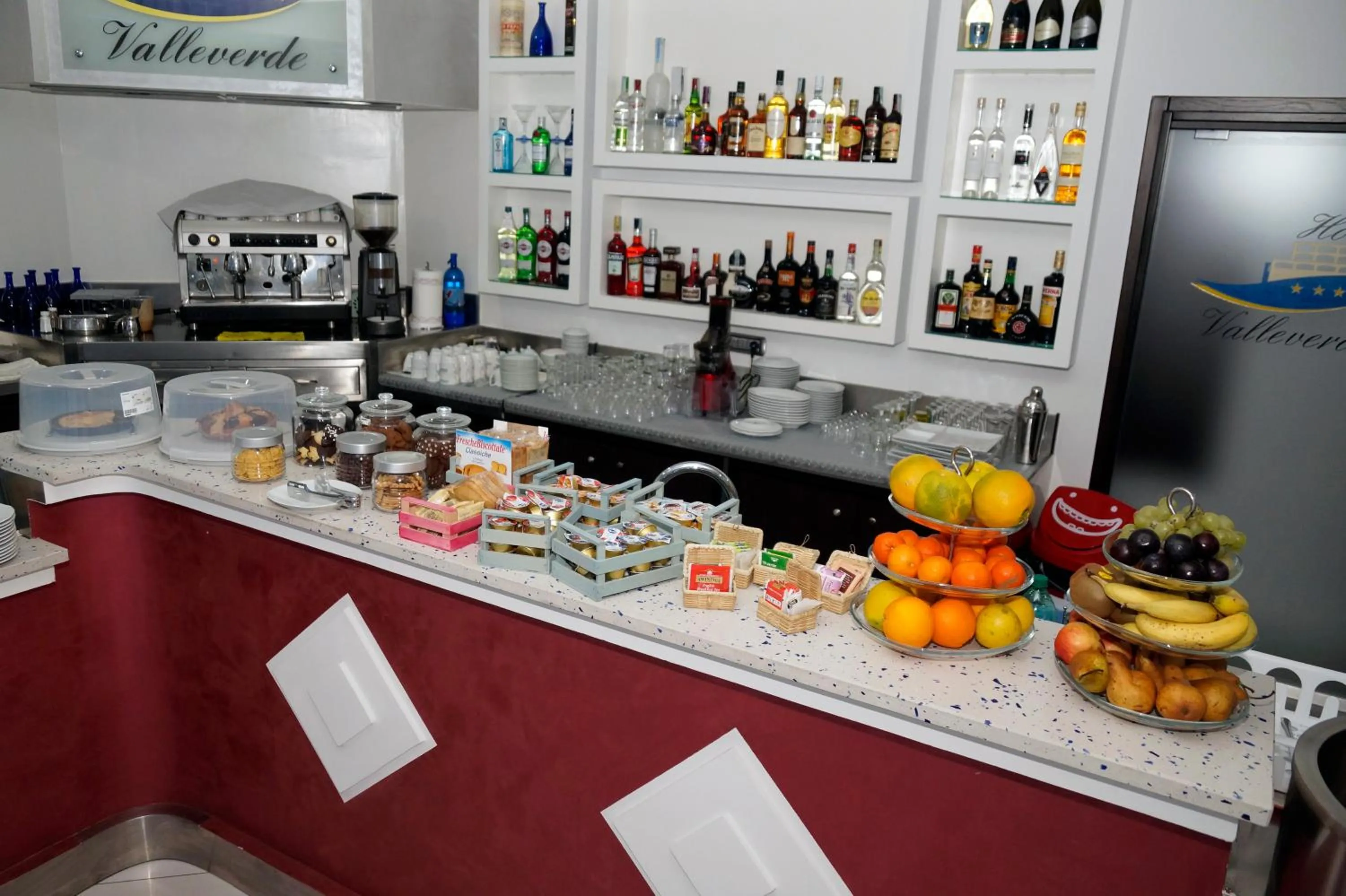 Food and drinks in HOTEL VALLEVERDE