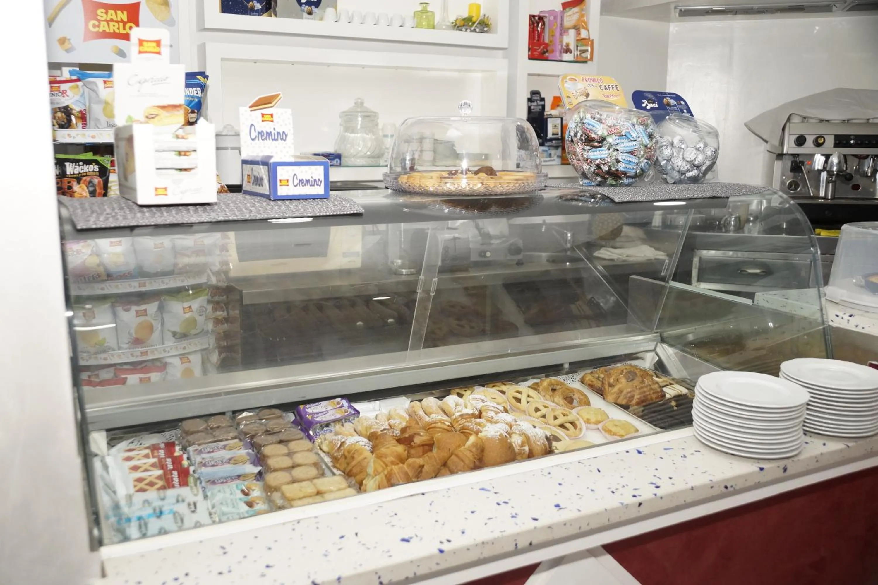 Food and drinks in HOTEL VALLEVERDE