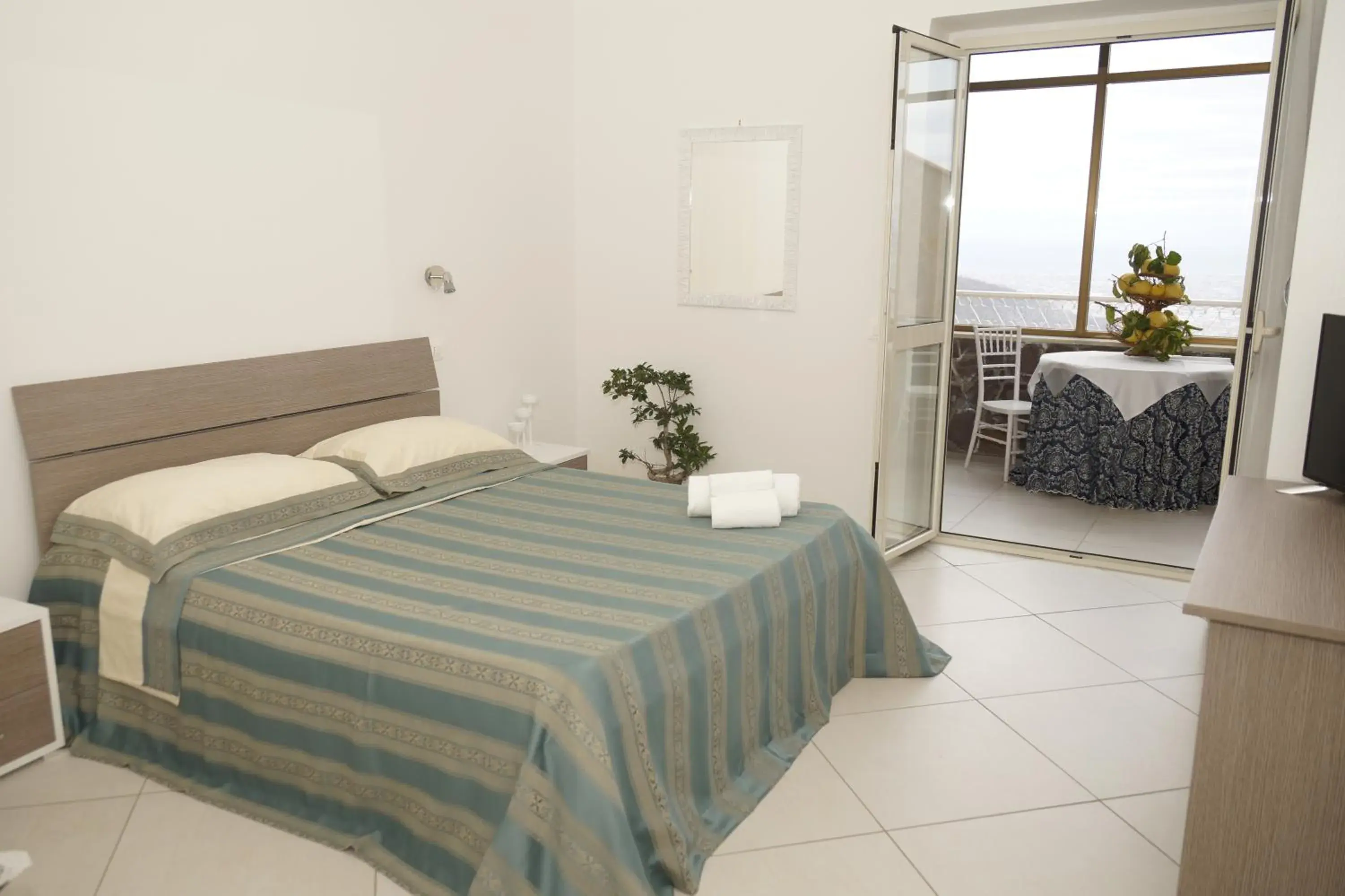 Deluxe Double Room with Sea View in HOTEL VALLEVERDE Deluxe Double Room with Sea View in HOTEL VALLEVERDE