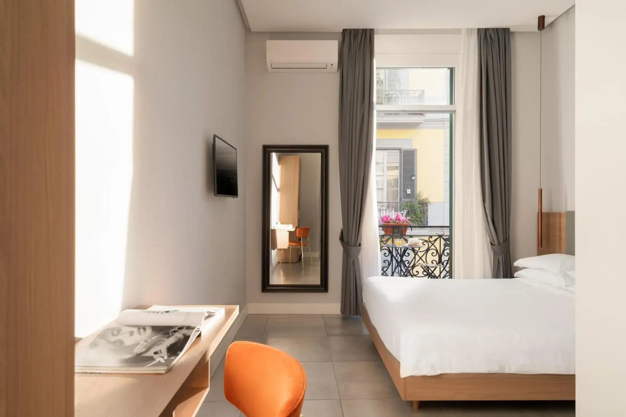 Double Room with Balcony in The Grey Double Room with Balcony in The Grey