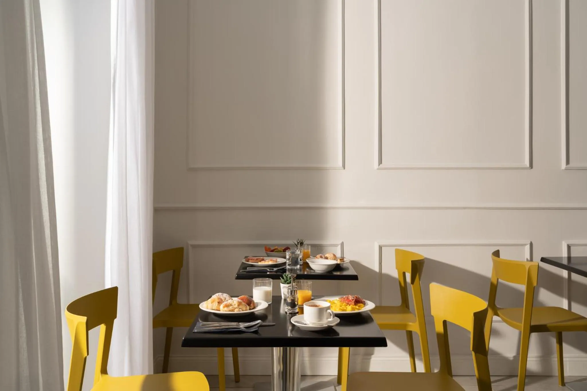 Breakfast in The Grey